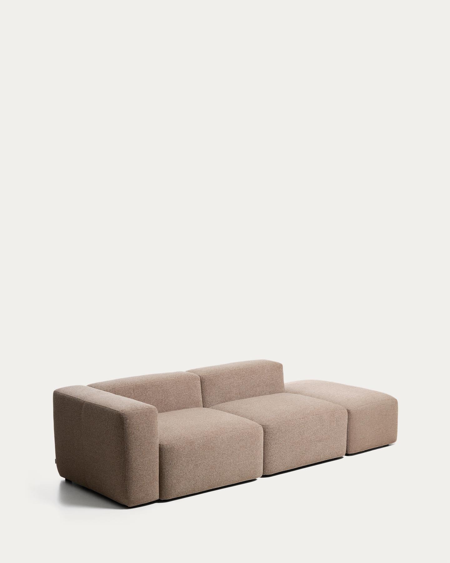 3-Sitzer-Sofa Blok mit Armlehne links und Pouf-Randmodul in brauner Chenille, 270 cm, FSC Mix Credit in Taupe präsentiert im Onlineshop von KAQTU Design AG. 3er Sofa ist von Kave Home