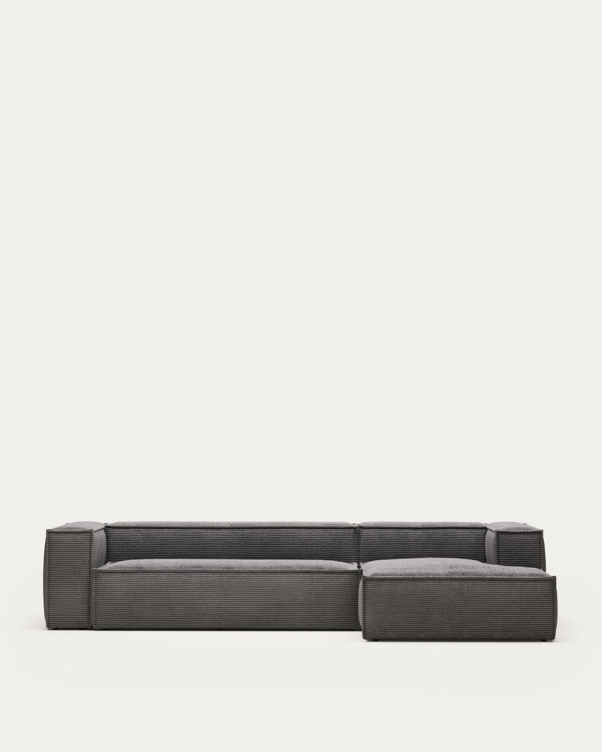 4-Sitzer-Sofa Blok mit dickem, grauen Cord und Chaiselongue rechts 330 cm FSC Mix Credit in Grau präsentiert im Onlineshop von KAQTU Design AG. L-Sofa rechts ist von Kave Home
