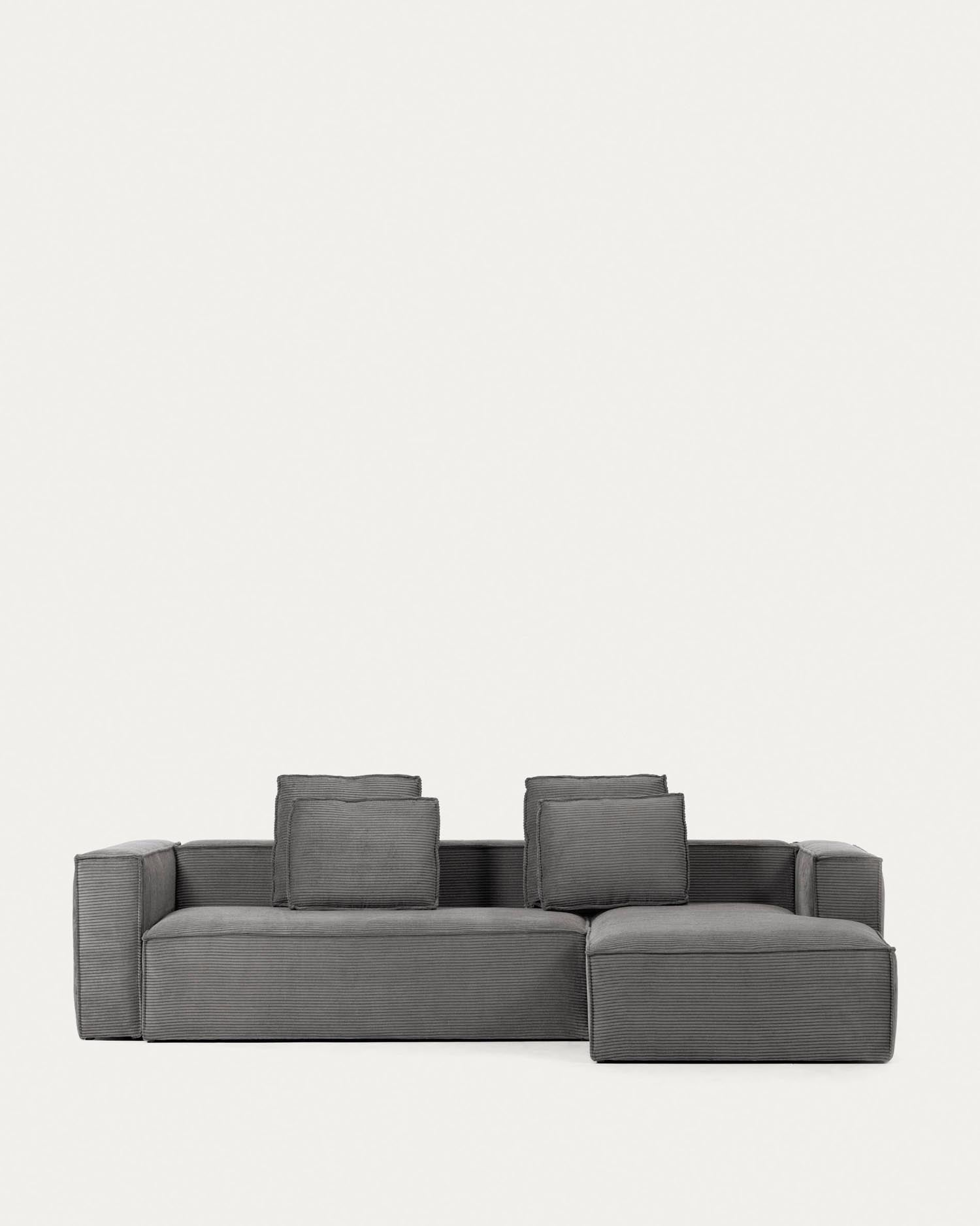Entdecken Sie das stilvolle 4-Sitzer-Sofa Blok mit Chaiselongue rechts. Hochwertiger grauer Cord und nachhaltige Materialien vereinen Komfort und Eleganz.