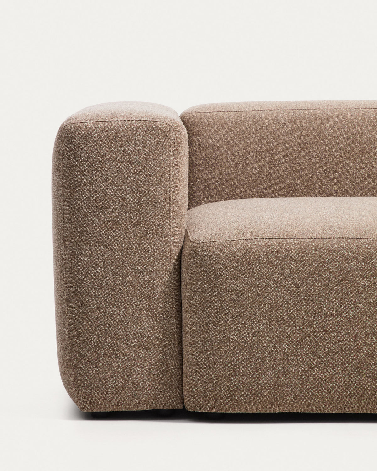 4-Sitzer-Sofa Blok mit Chaiselongue rechts in brauner Chenille, 330 cm, FSC Mix Credit in Taupe präsentiert im Onlineshop von KAQTU Design AG. L-Sofa rechts ist von Kave Home