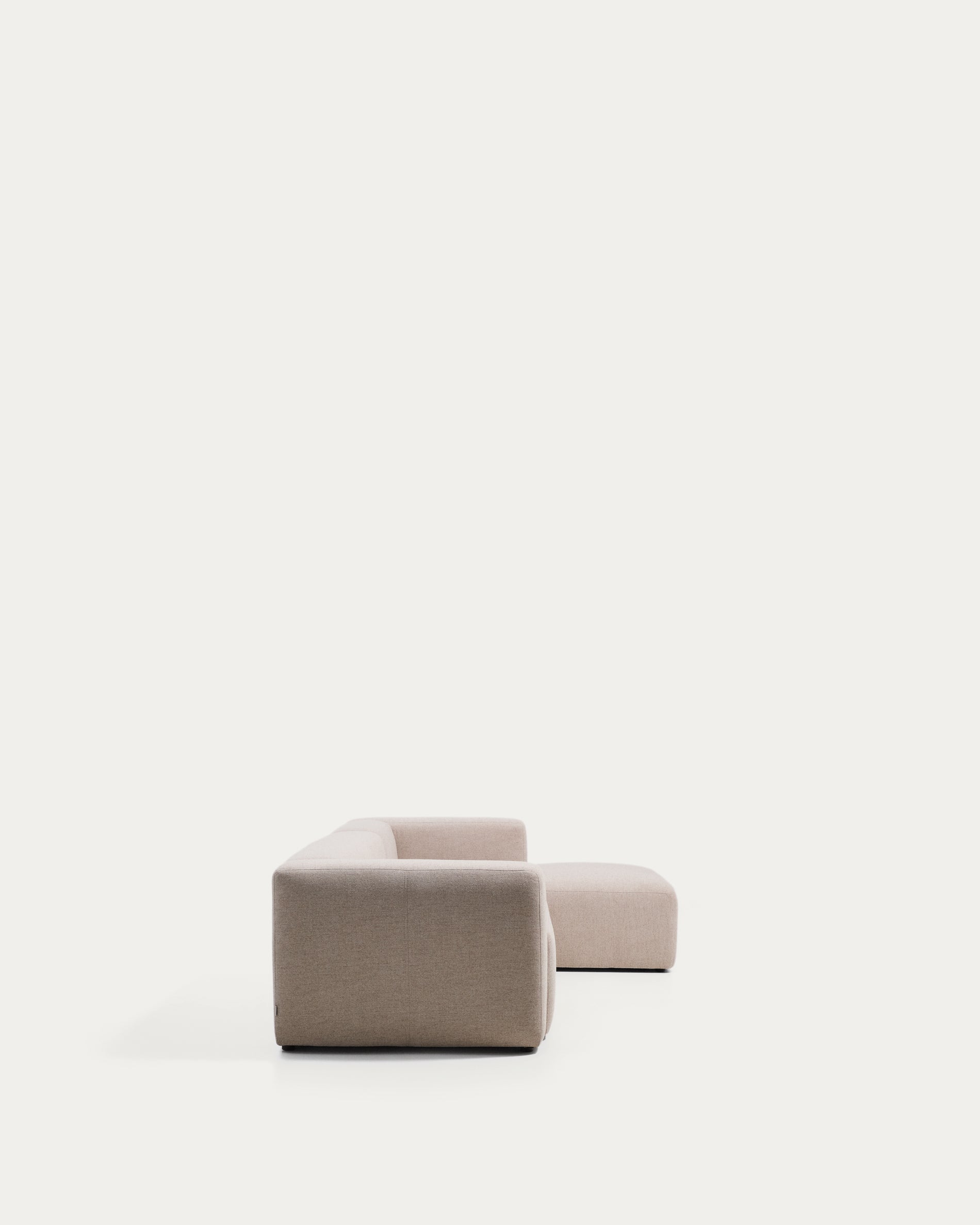 4-Sitzer-Sofa Blok mit Chaiselongue rechts in beiger Chenille, 330 cm, FSC Mix Credit in Beige präsentiert im Onlineshop von KAQTU Design AG. L-Sofa rechts ist von Kave Home