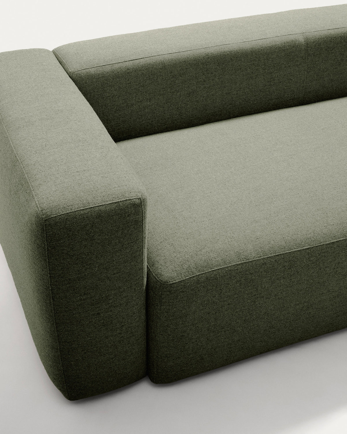 4-Sitzer-Sofa Blok mit Chaiselongue rechts in moosgrüner Chenille, 330 cm, FSC Mix Credit in Grün präsentiert im Onlineshop von KAQTU Design AG. L-Sofa rechts ist von Kave Home
