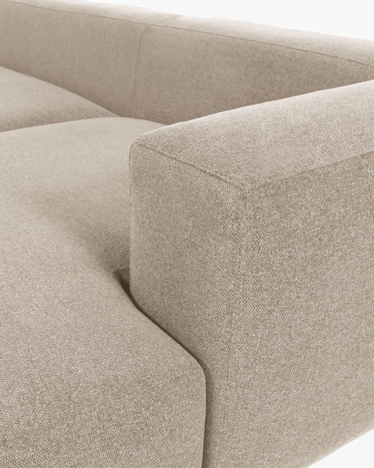 Beige 2-Sitzer-Sofa mit Chaiselongue rechts, 240 cm, von Kave Home. Elegantes Design, pflegeleichter Stoff, nachhaltig produziert.