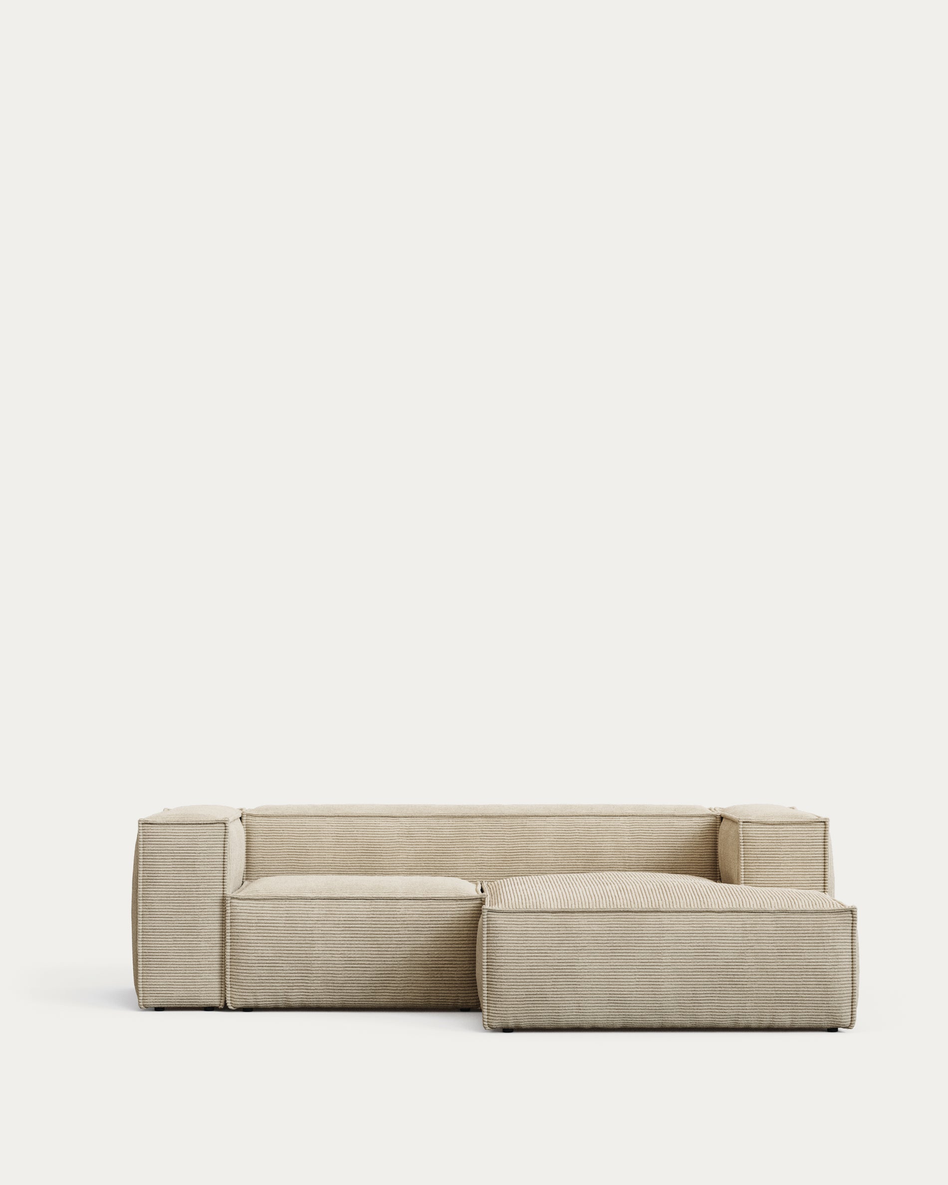 2-Sitzer-Sofa Blok mit dickem Cord in Naturfarbe und Chaiselongue rechts 240 cm FSC Mix Credit in Ecru präsentiert im Onlineshop von KAQTU Design AG. 2er Sofa ist von Kave Home