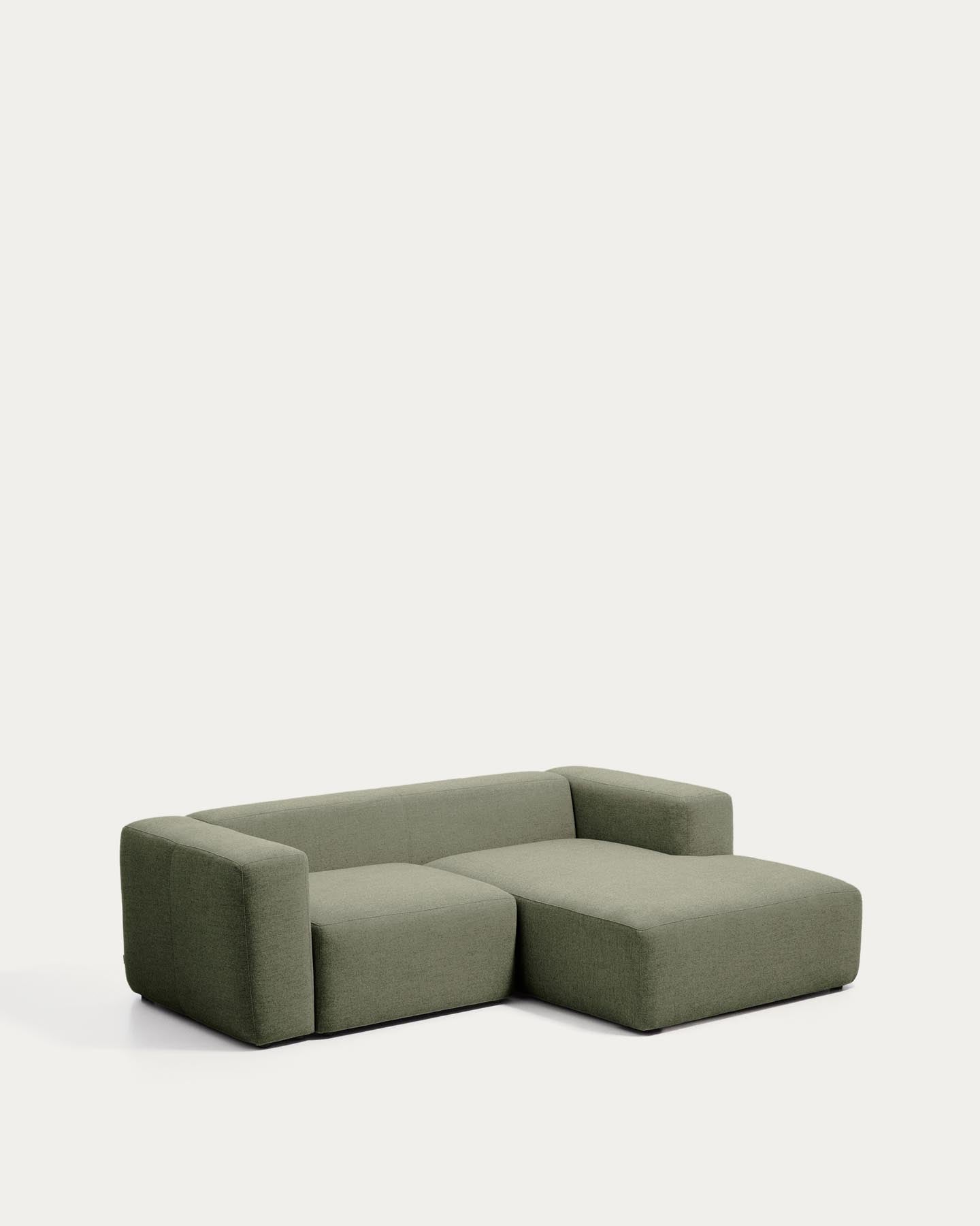 2-Sitzer-Sofa Blok mit Chaiselongue rechts in moosgrüner Chenille, 240 cm, FSC Mix Credit in Grün präsentiert im Onlineshop von KAQTU Design AG. L-Sofa rechts ist von Kave Home