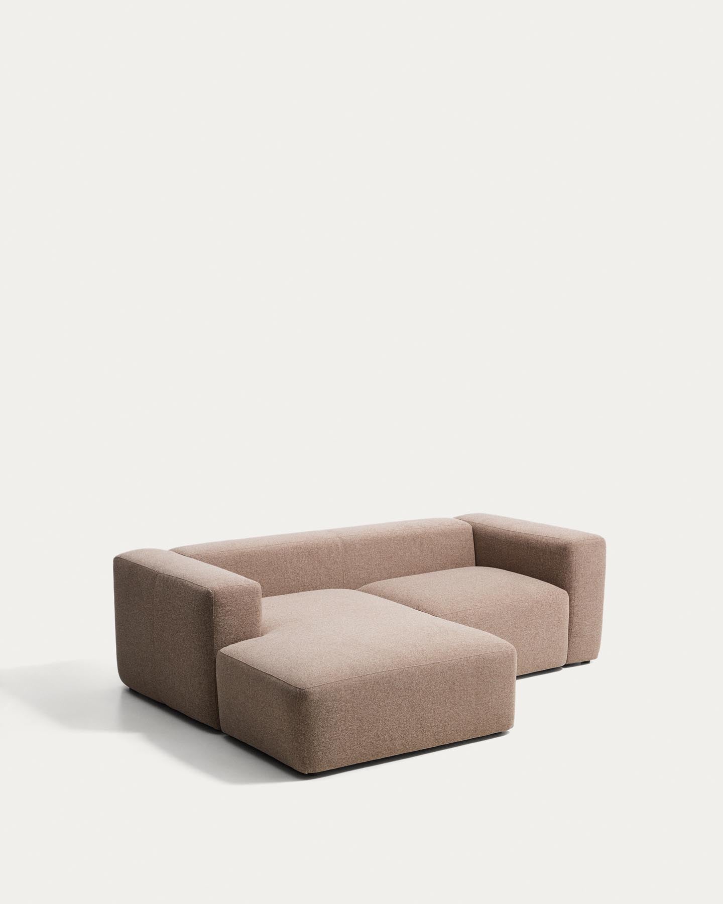 2-Sitzer-Sofa Blok mit Chaiselongue links in brauner Chenille, 240 cm, FSC Mix Credit in Taupe präsentiert im Onlineshop von KAQTU Design AG. L-Sofa links ist von Kave Home