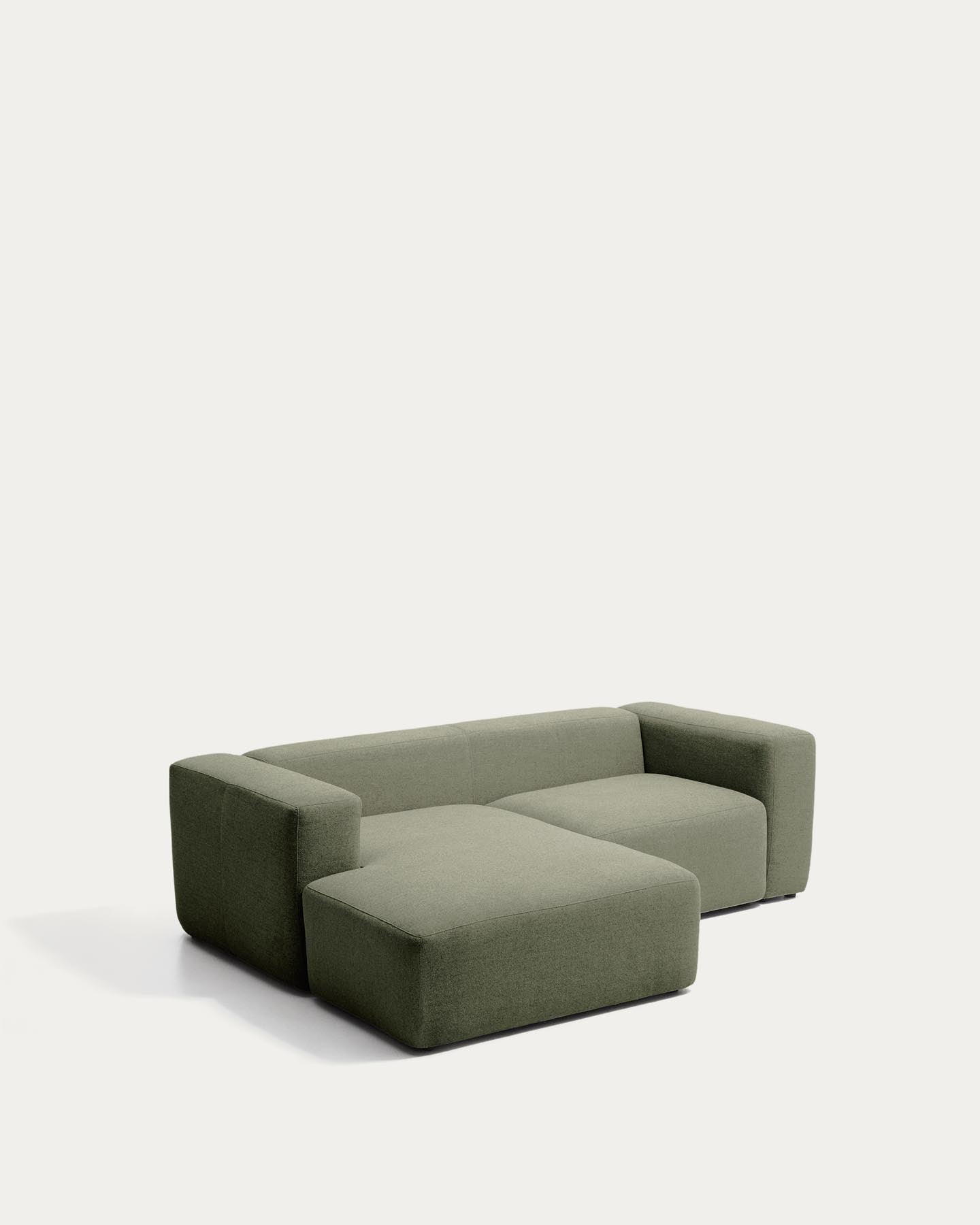 2-Sitzer-Sofa Blok mit Chaiselongue links in moosgrüner Chenille, 240 cm, FSC Mix Credit in Grün präsentiert im Onlineshop von KAQTU Design AG. L-Sofa links ist von Kave Home