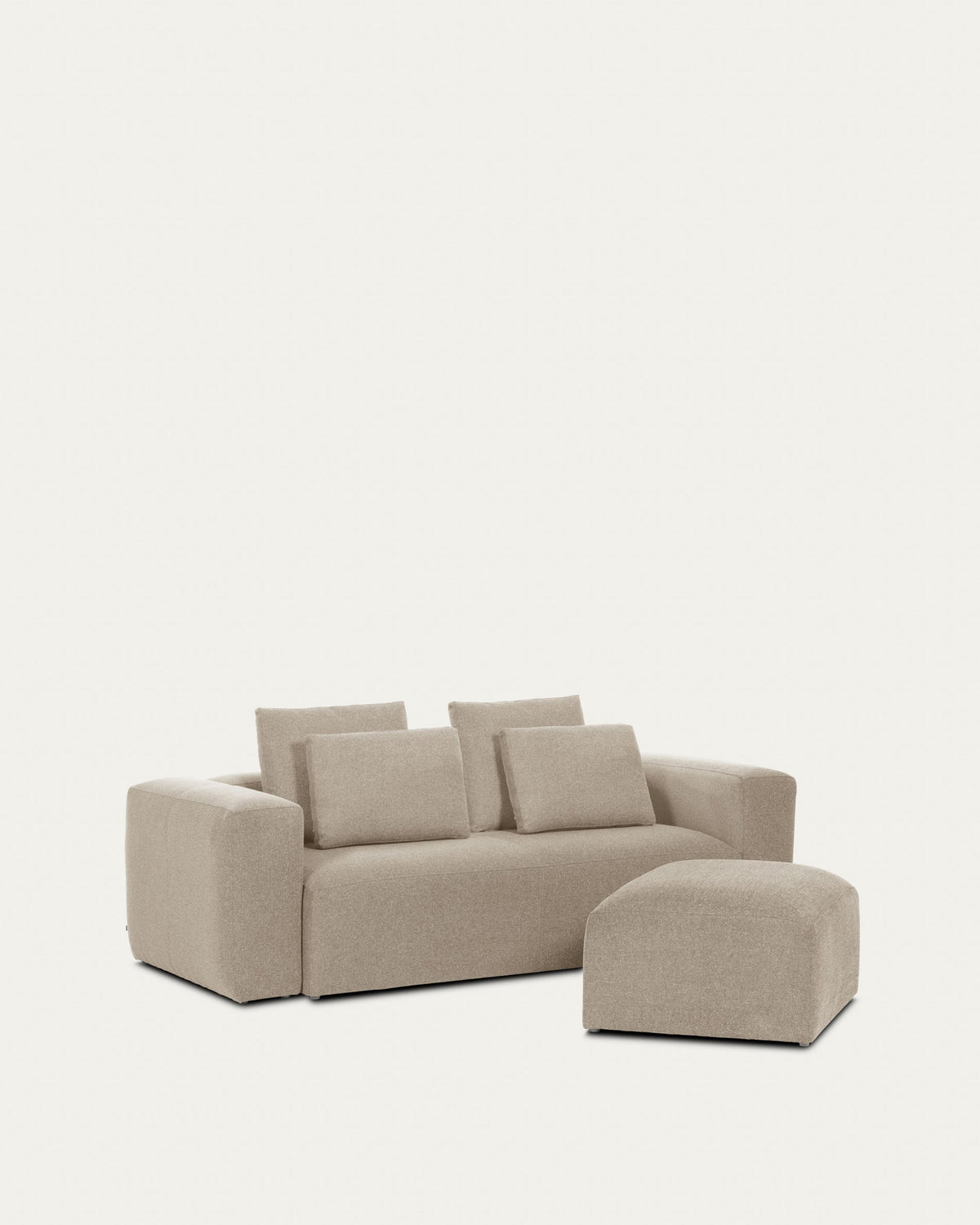 Fussablage Blok mit beiger Chenille 90 x 74 cm FSC Mix Credit in Beige präsentiert im Onlineshop von KAQTU Design AG. Pouf ist von Kave Home