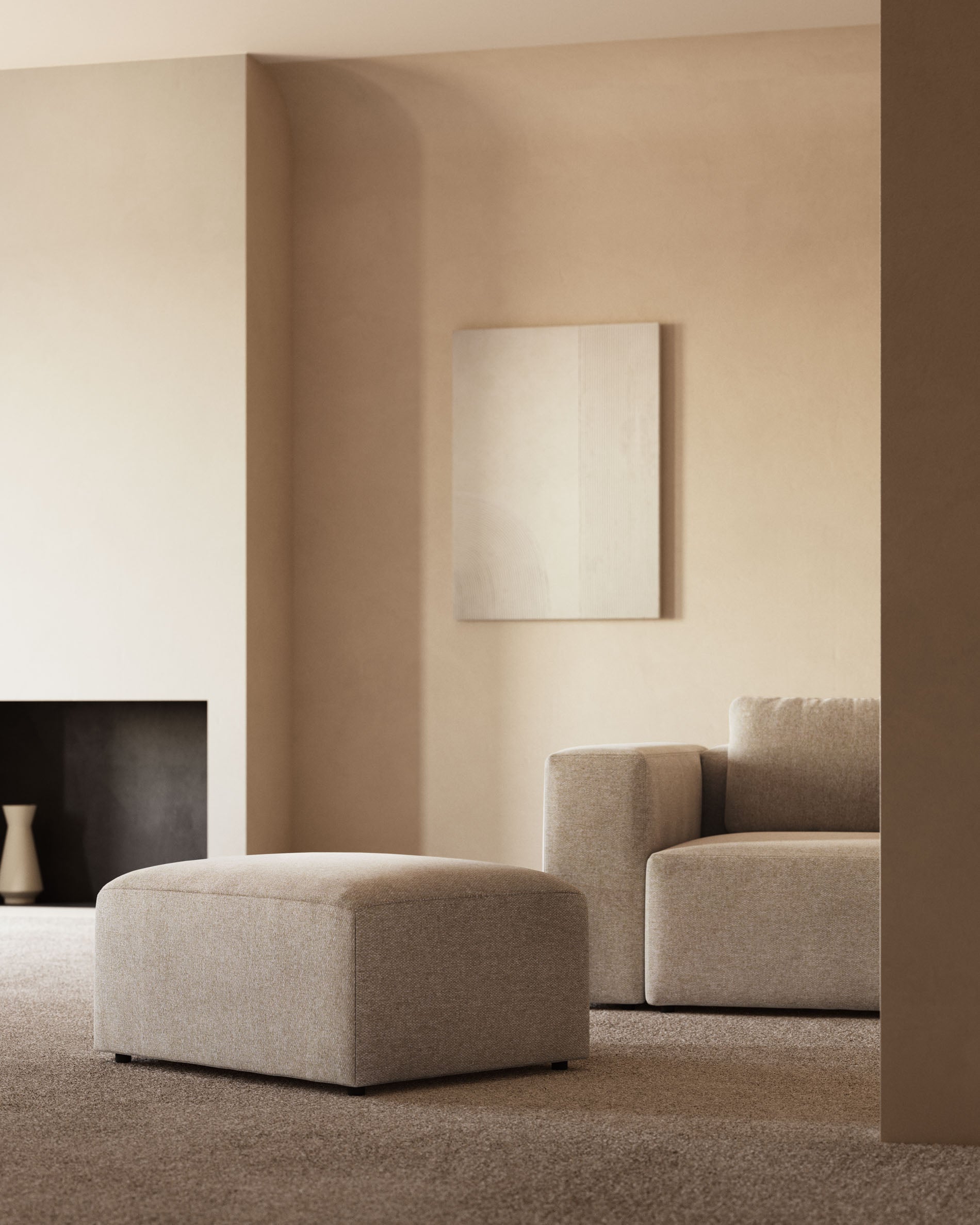 Fussablage Blok, schwer entflammbar mit beiger Chenille, 90 x 74 cm in Beige präsentiert im Onlineshop von KAQTU Design AG. Pouf ist von Kave Home