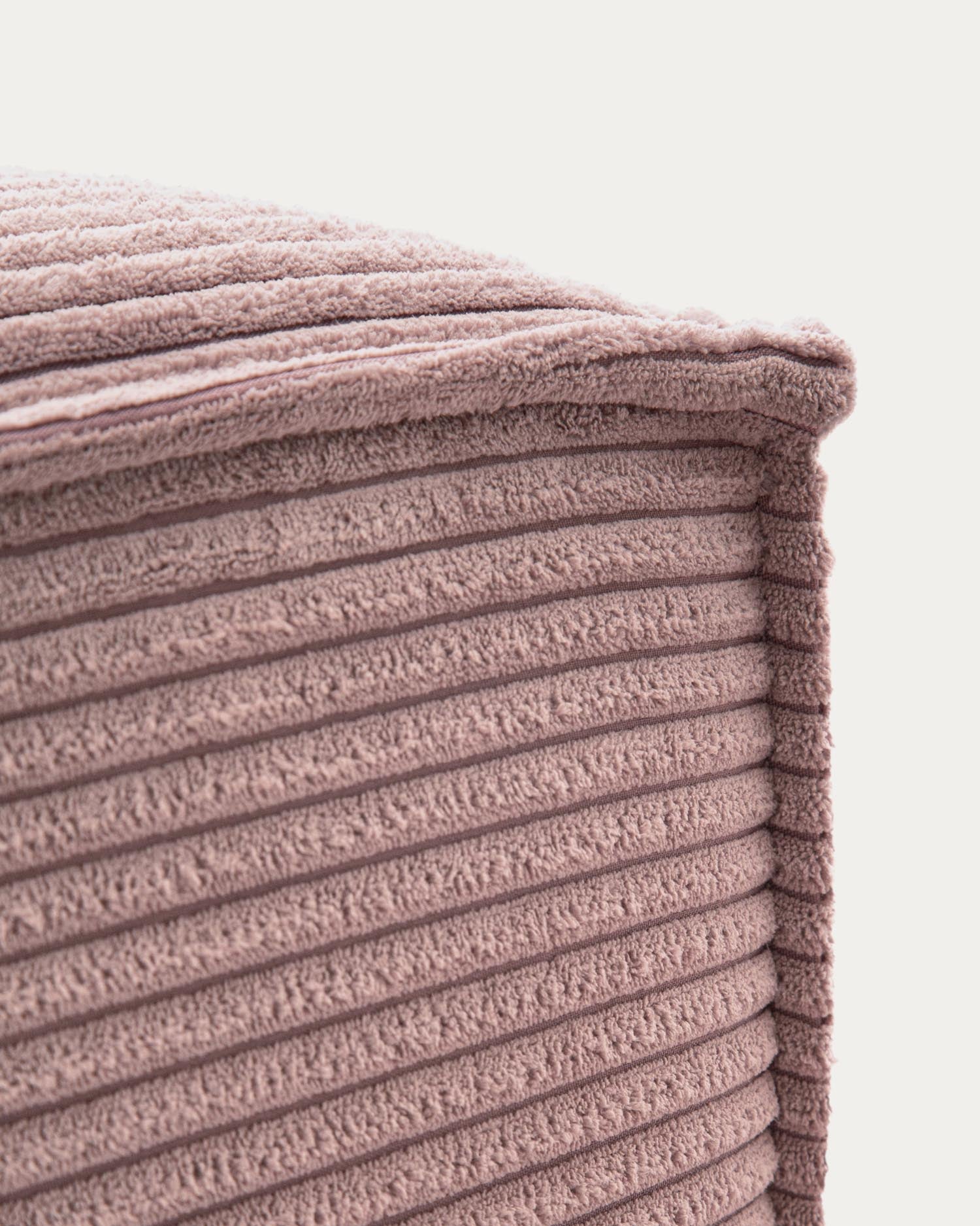 Stilvolle Fussablage Blok in zartem Rosa, 90 x 74 cm, aus hochwertigem Cordstoff. Ideal für gemütliche Wohnräume und flexible Nutzung.