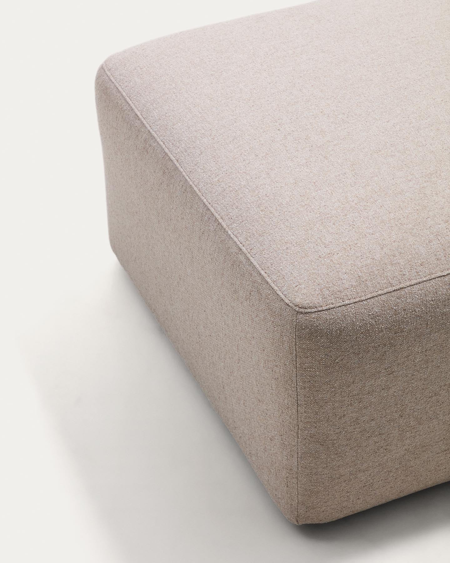 Fussablage Blok in beiger Chenille, 90 x 74 cm, FSC Mix Credit in Beige präsentiert im Onlineshop von KAQTU Design AG. Pouf ist von Kave Home
