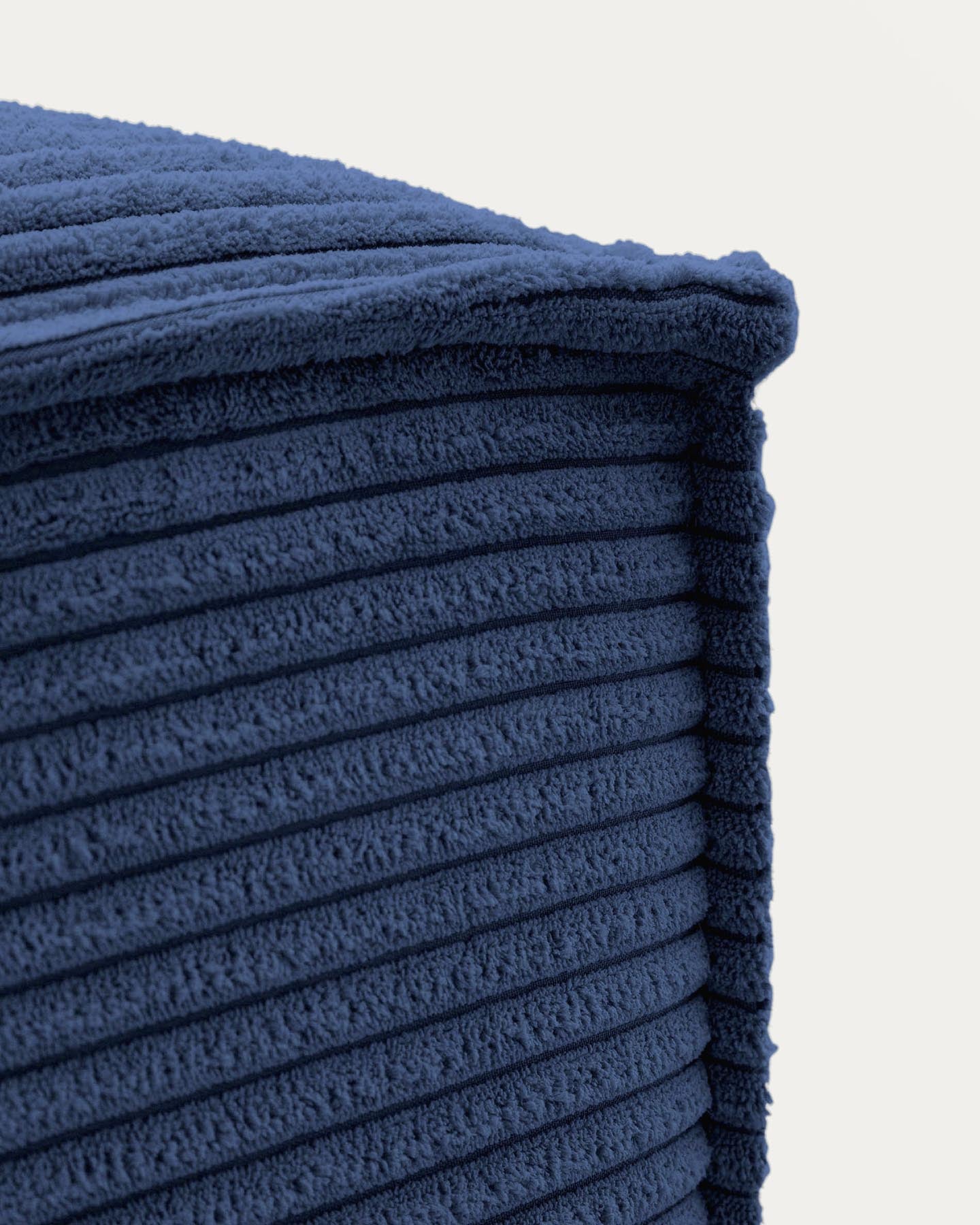 Fussablage Blok, schwer entflammbar mit dickem Cord in Blau, 90 x 74 cm, FSC Mix Credit FR in Blau präsentiert im Onlineshop von KAQTU Design AG. Pouf ist von Kave Home
