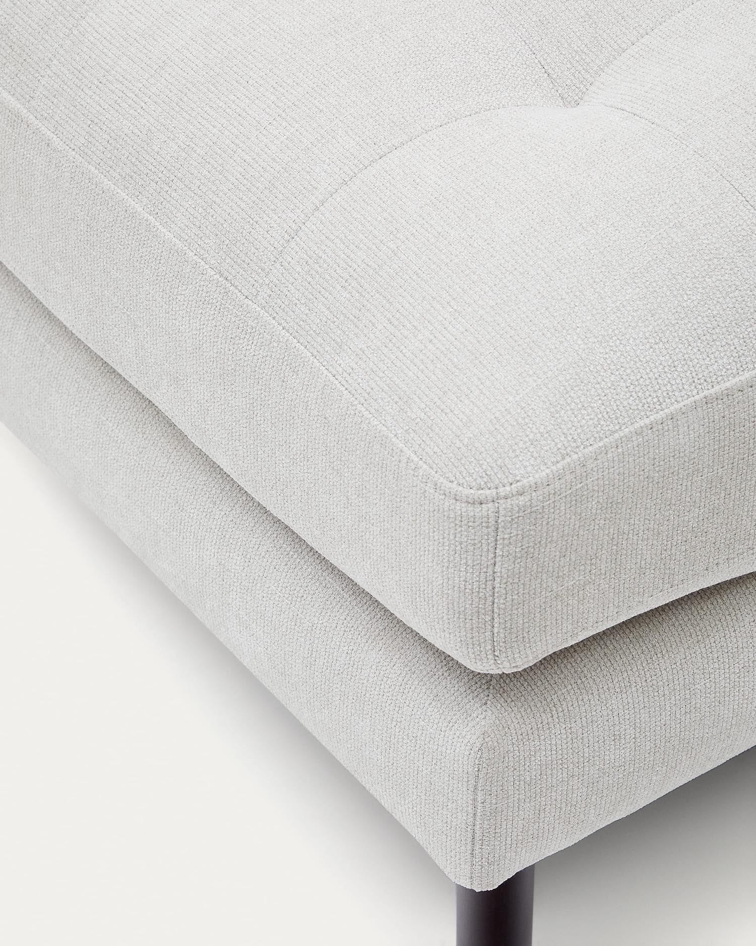 Stilvolle Debra Fussablage in perlfarbener Chenille mit robusten Wenge-Beinen, 80 x 80 cm – ideal für eleganten Komfort und vielseitige Nutzung.