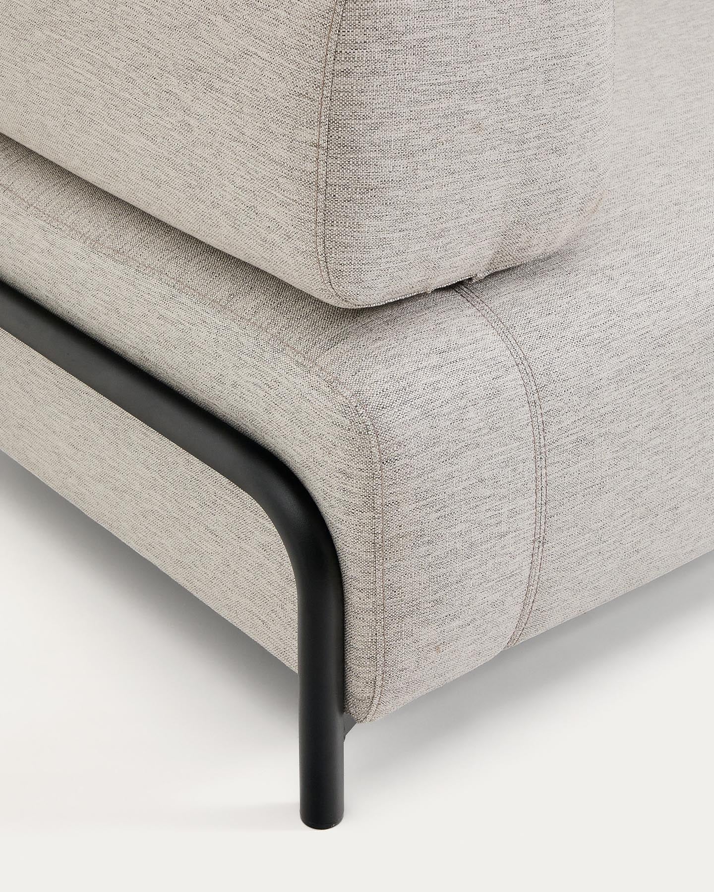 Elegantes 2-Sitzer-Sofa Compo in Graubeige mit schwarzem Metallgestell. Hochwertig, nachhaltig und perfekt für jedes moderne Zuhause.