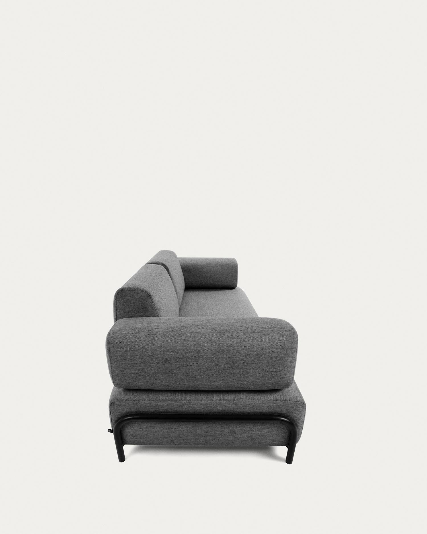 Das Kave Home Compo Sofa, 3-Sitzer, 232 cm, in Dunkelgrau, vereint modernes Design mit Komfort für stilvolle Wohnräume.