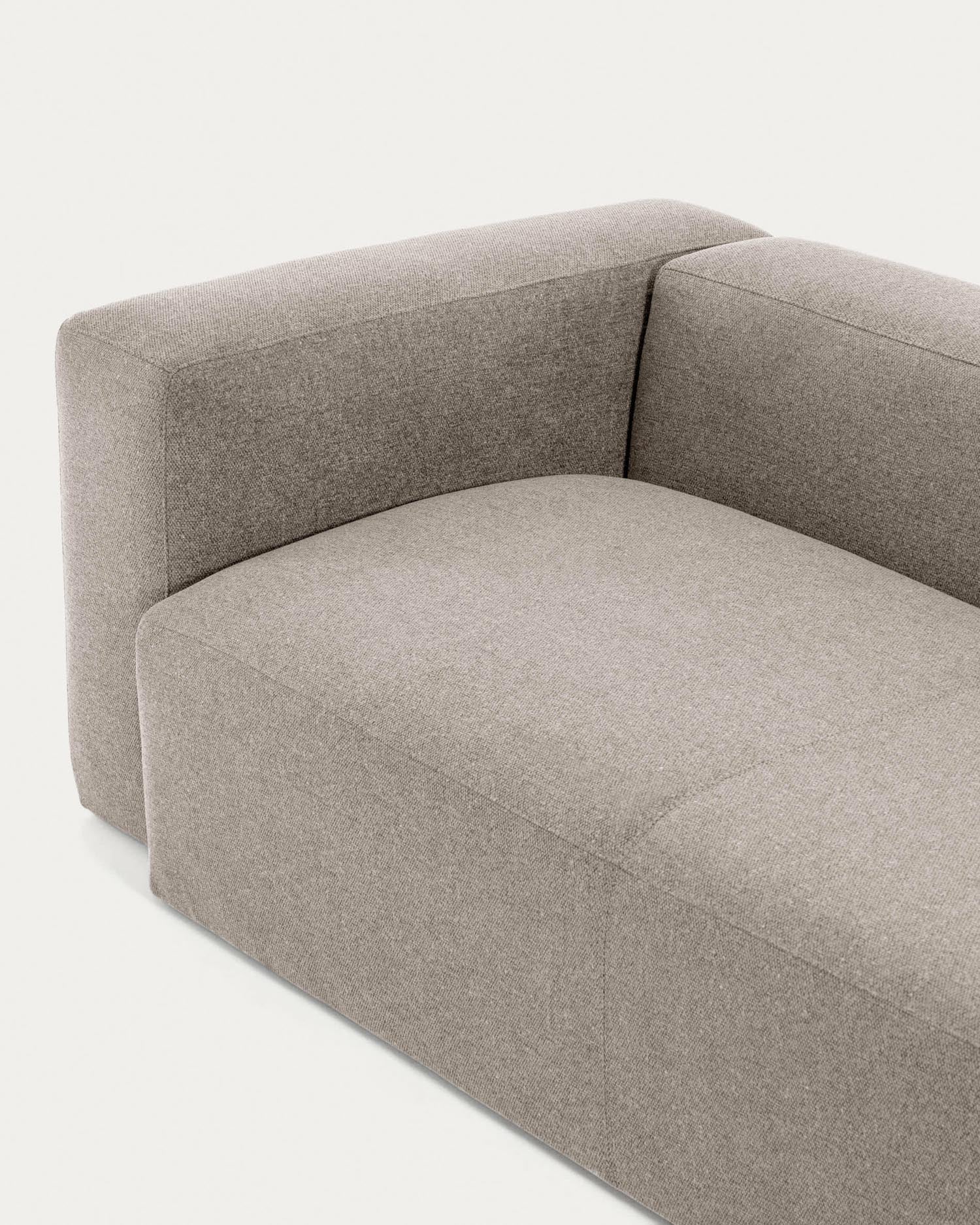 Erleben Sie das Blok 4-Sitzer-Ecksofa in Beige von Kave Home – ein elegantes, komfortables Möbelstück, das jeden Raum aufwertet.