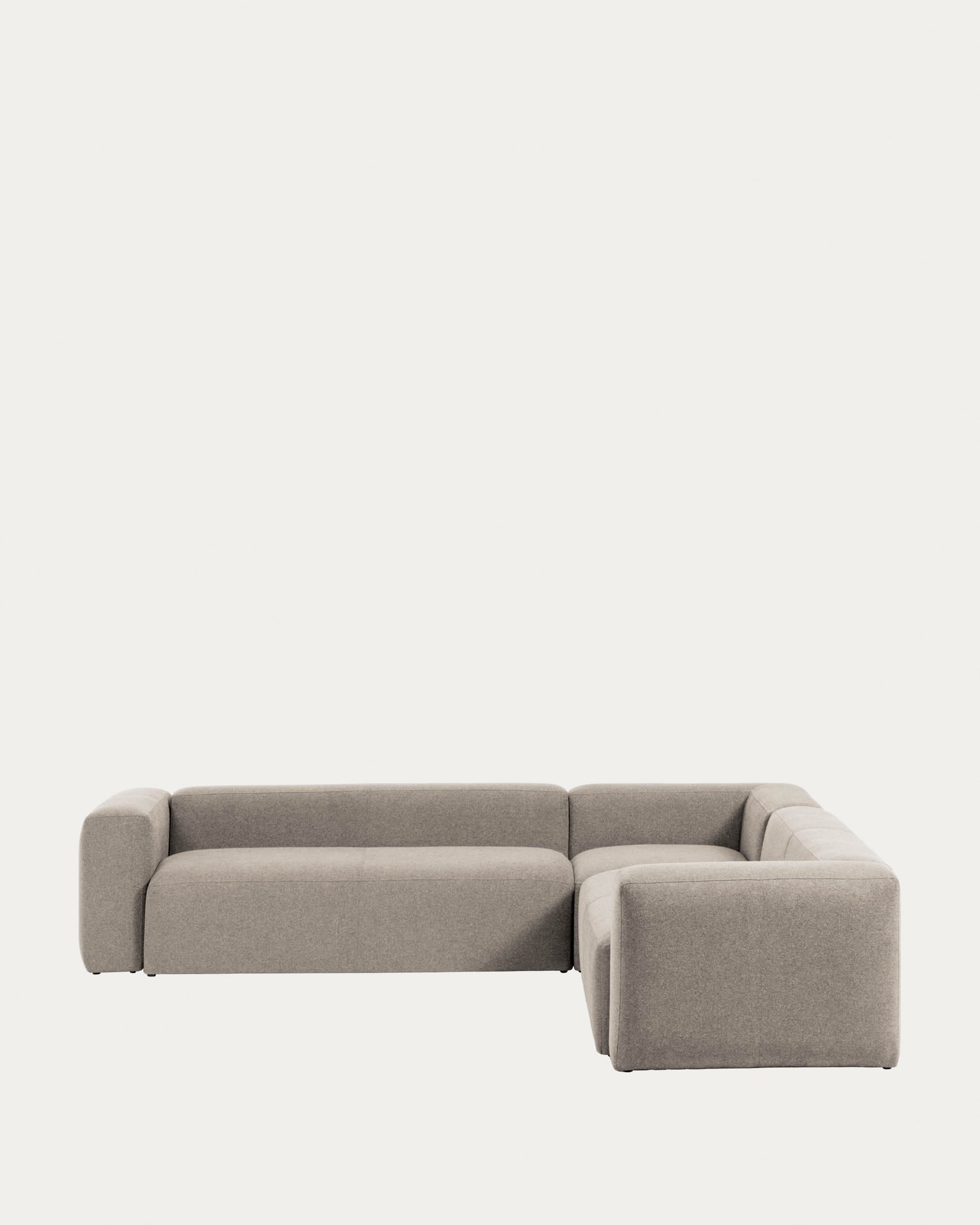 Modernes 6-Sitzer Ecksofa Blok in Beige, 320x320 cm, FSC-zertifiziert, stilvoll und komfortabel, von Kave Home.