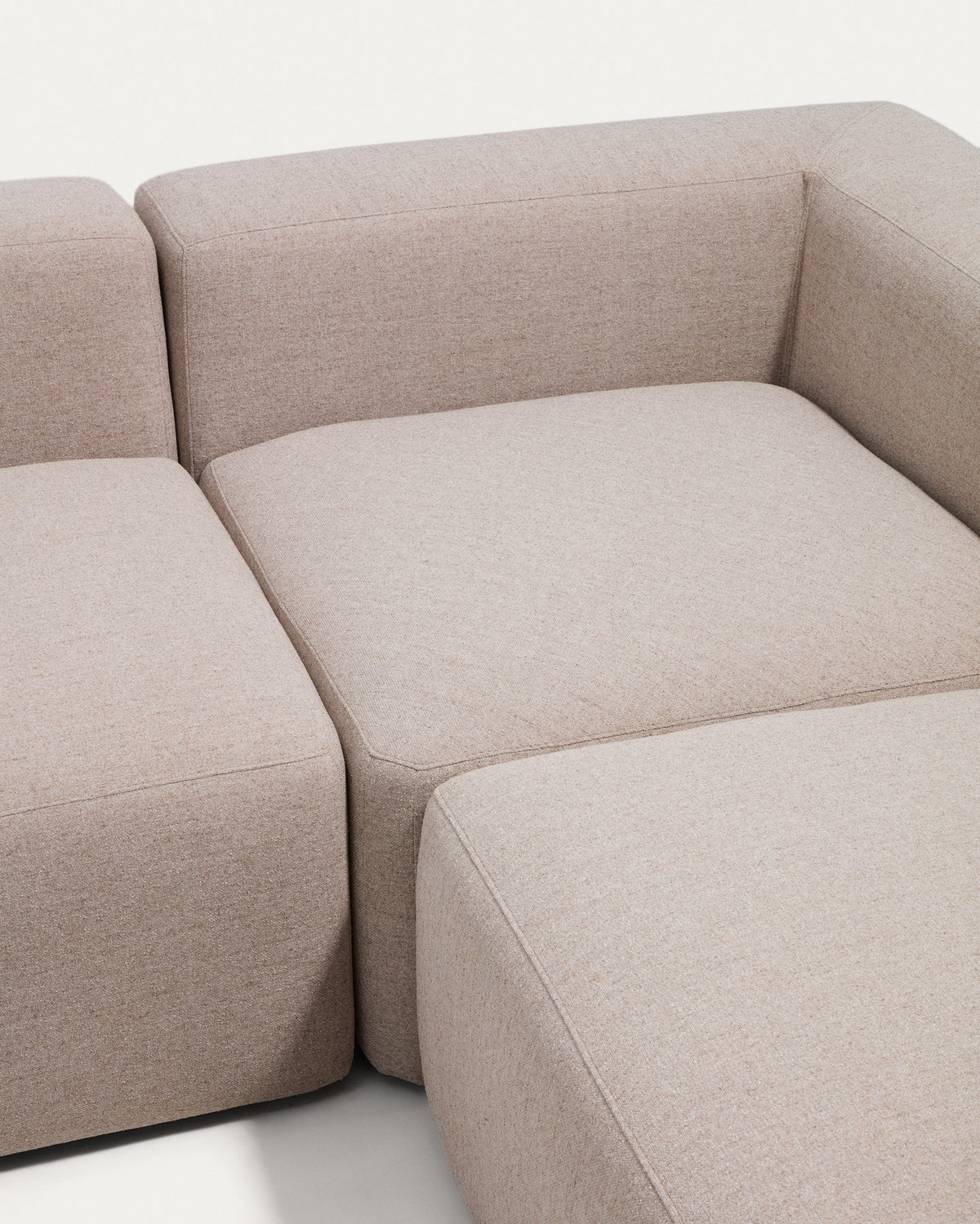 5-Sitzer-Ecksofa Blok in beiger Chenille, 320 x 290 cm / 290 x 320 cm, FSC Mix Credit in Beige präsentiert im Onlineshop von KAQTU Design AG. Ecksofa ist von Kave Home
