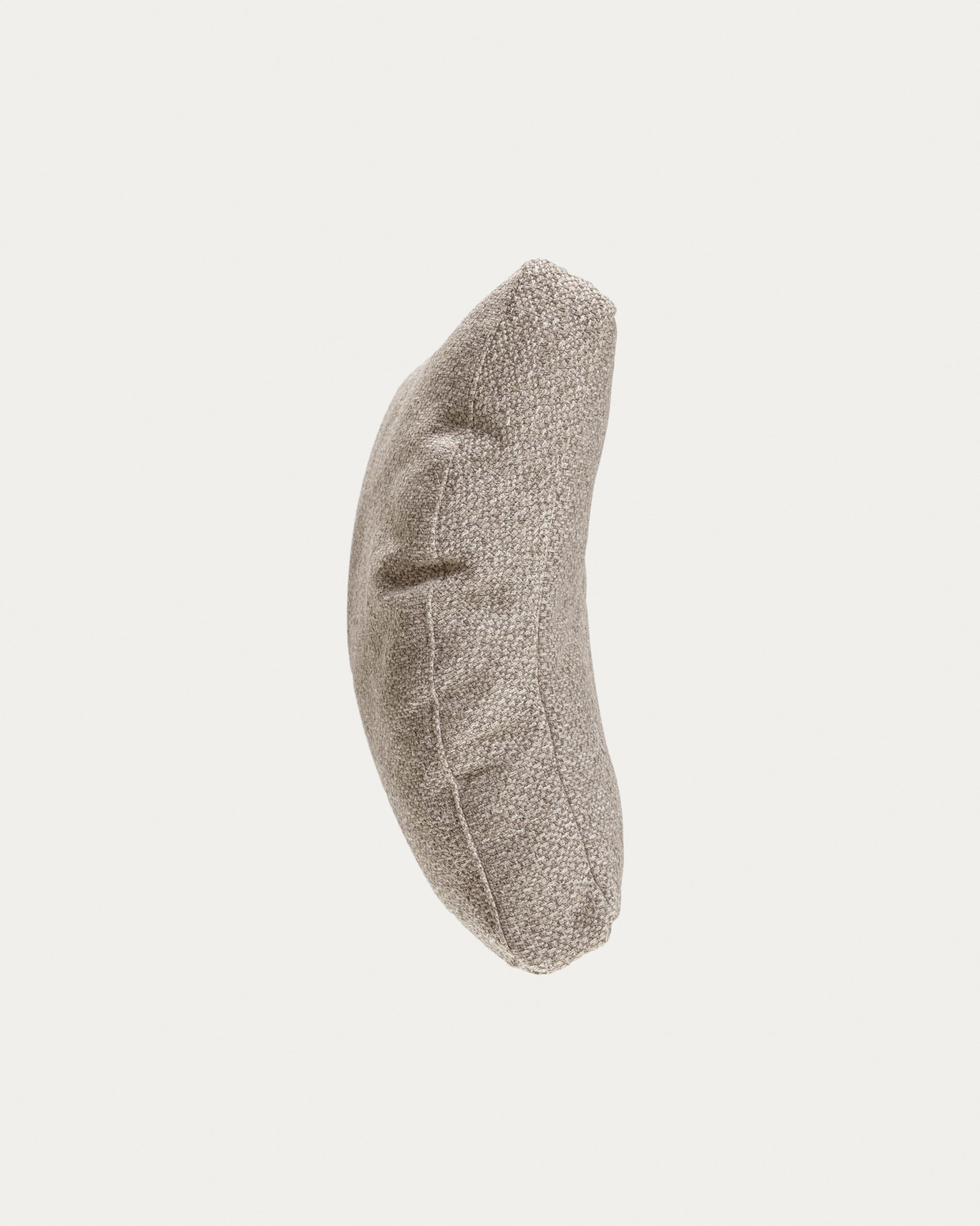 Noa Set aus Armlehnkissen beige in Beige präsentiert im Onlineshop von KAQTU Design AG. Deko Kissen ist von Kave Home