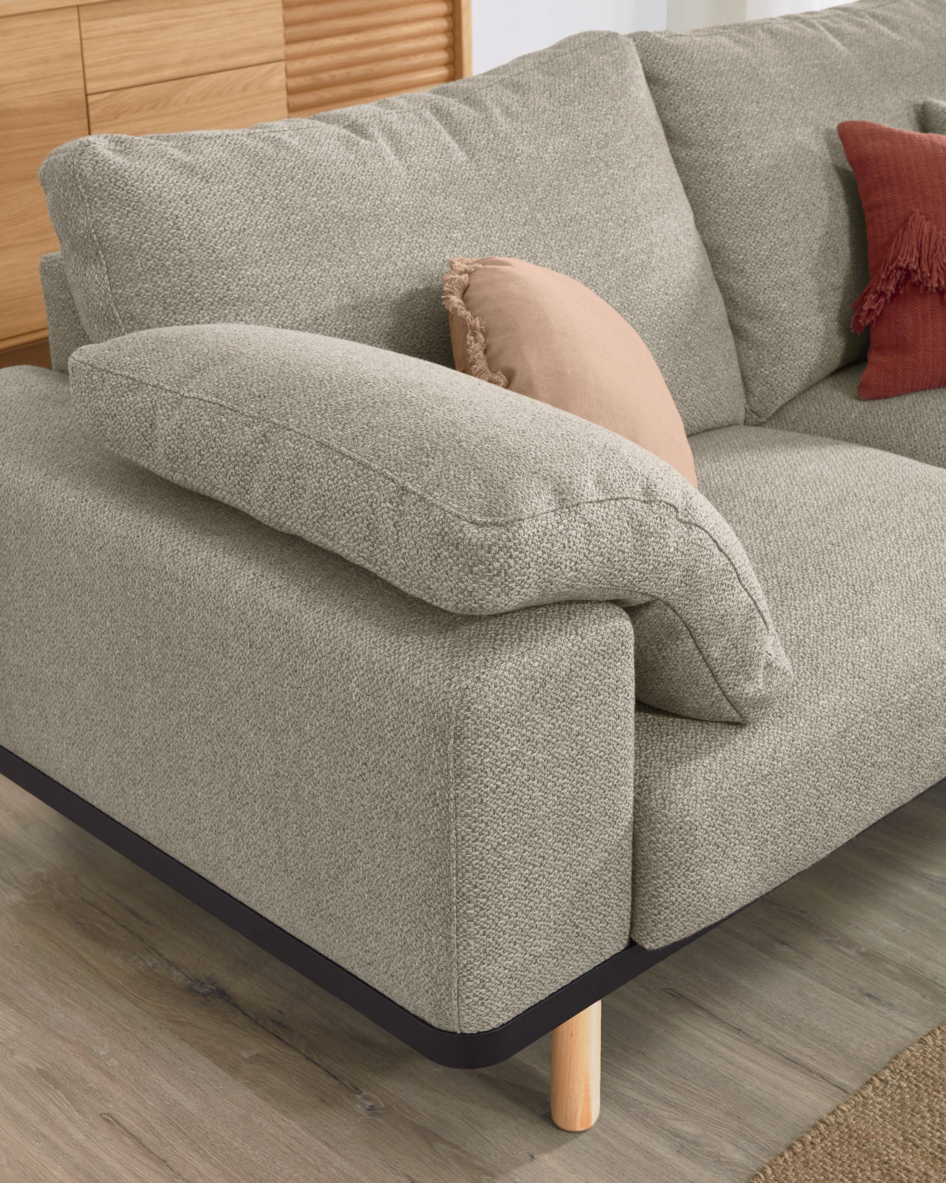 Noa Set aus Armlehnkissen beige in Beige präsentiert im Onlineshop von KAQTU Design AG. Deko Kissen ist von Kave Home