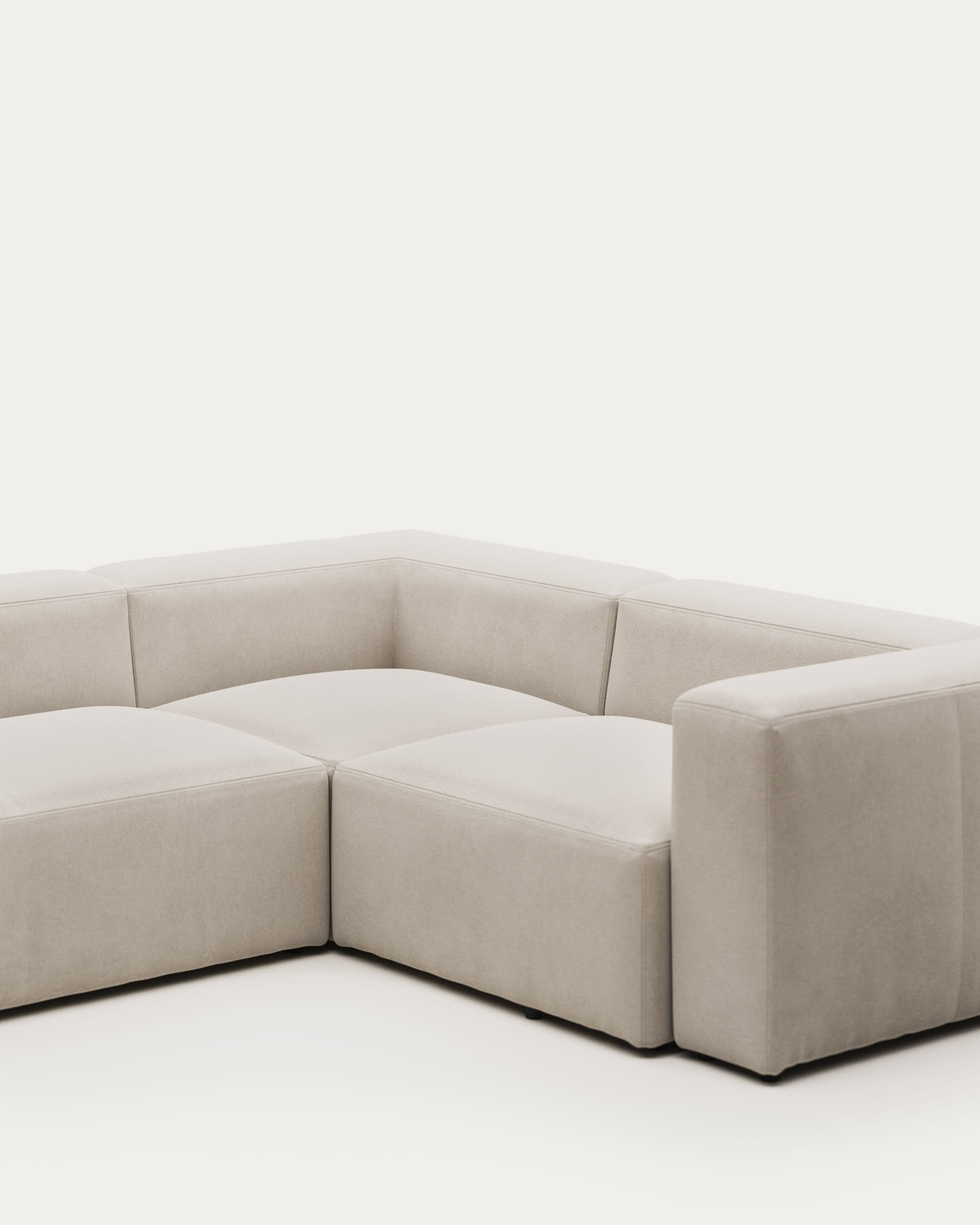 Beige 3-Sitzer Ecksofa Blok von Kave Home, 290 x 230 cm, elegantes Design, hochwertiger Chenille-Stoff, umweltfreundlich und komfortabel.