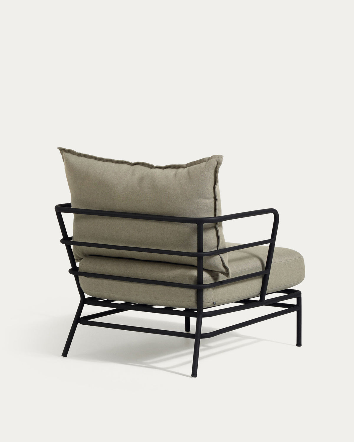 Mareluz Sessel aus schwarzem Stahl in Beige, Schwarz präsentiert im Onlineshop von KAQTU Design AG. Outdoor-Sessel mit Armlehnen ist von Kave Home