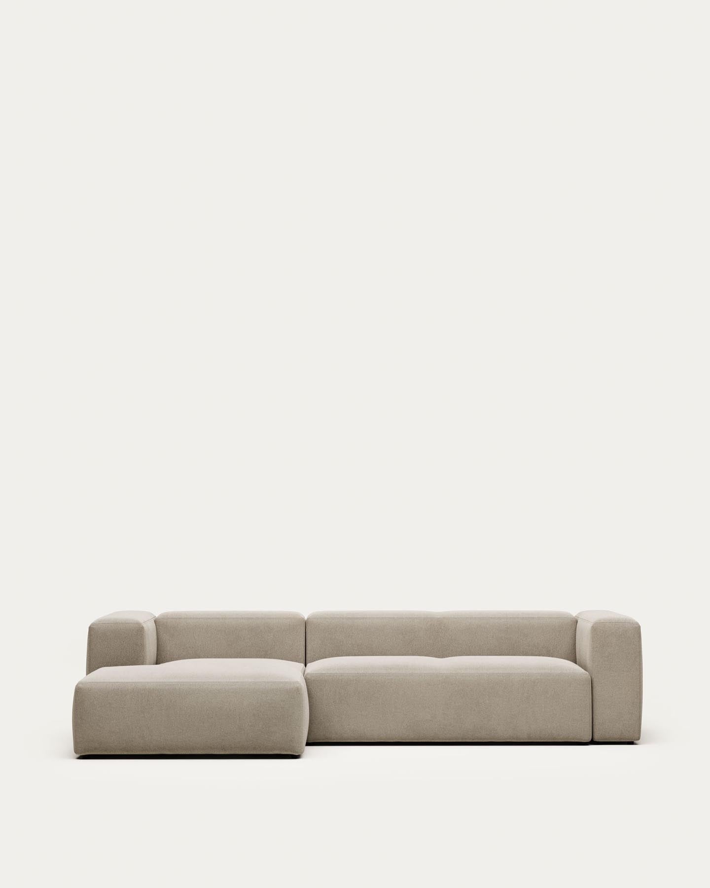 3-Sitzer-Sofa Blok mit Chaiselongue links, schwer entflammbar mit beiger Chenille, 300 cm in Beige präsentiert im Onlineshop von KAQTU Design AG. 3er Sofa ist von Kave Home