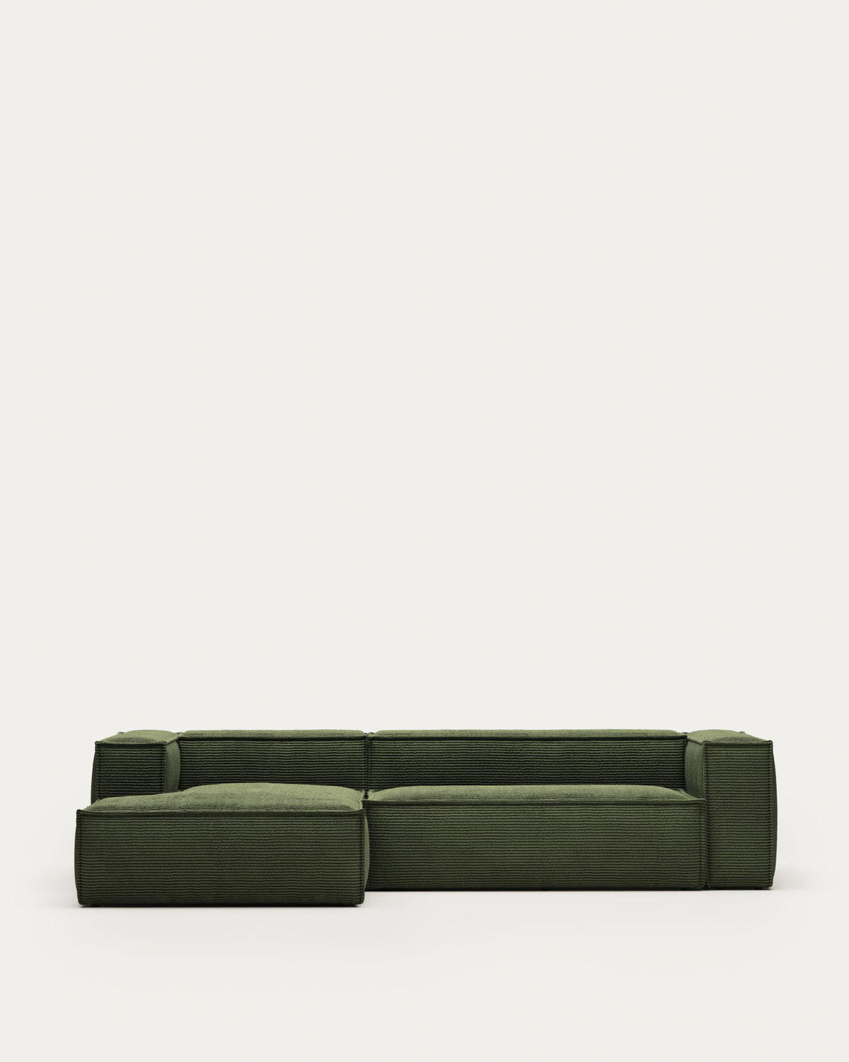 3-Sitzer-Sofa Blok mit dickem, grünem Cord und Chaiselongue links 300 cm FSC Mix Credit in Grün präsentiert im Onlineshop von KAQTU Design AG. L-Sofa links ist von Kave Home