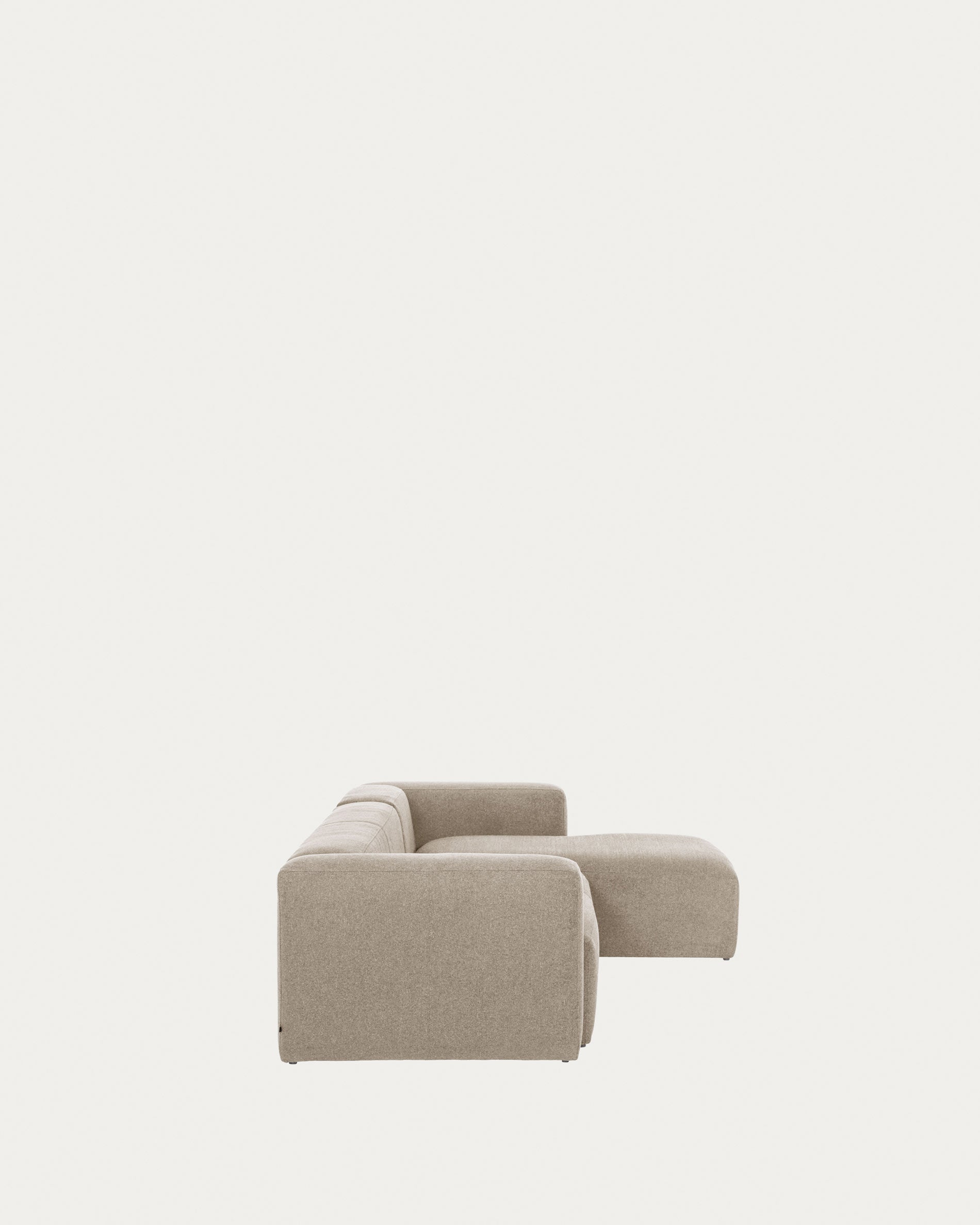 Elegantes 3-Sitzer Sofa mit rechter Chaiselongue, beige, 300 cm, FSC-zertifiziert, von Kave Home. Stilvoll und nachhaltig.