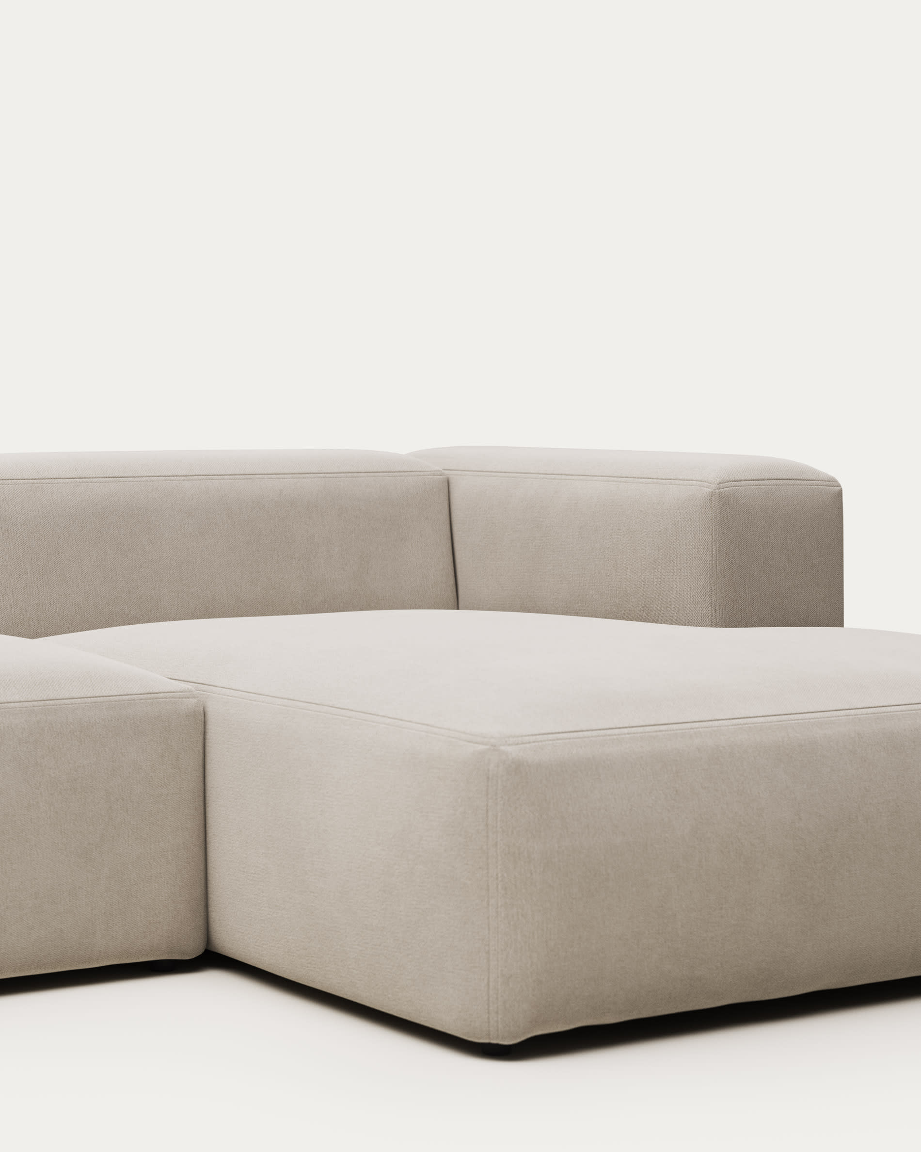 Beige 3-Sitzer Sofa Blok mit rechter Chaiselongue, 300 cm, stilvoll und nachhaltig. Perfekt für Komfort und modernes Wohnen.