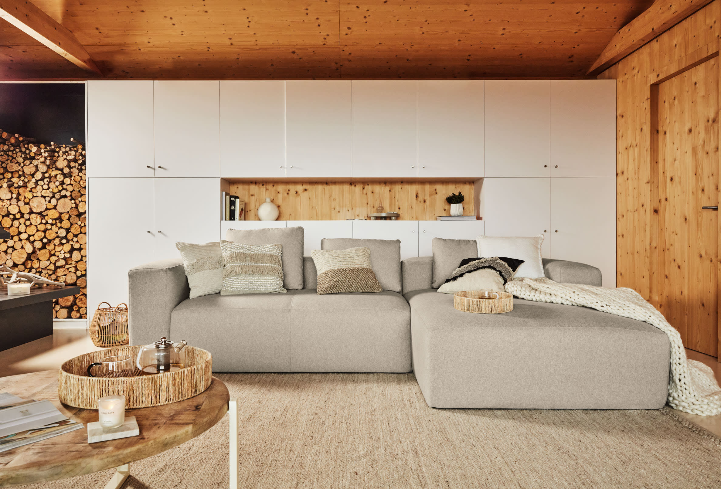 Elegantes 3-Sitzer Sofa mit Chaiselongue rechts, beige, 300 cm, FSC-zertifiziert, von Kave Home. Stilvoll und nachhaltig.