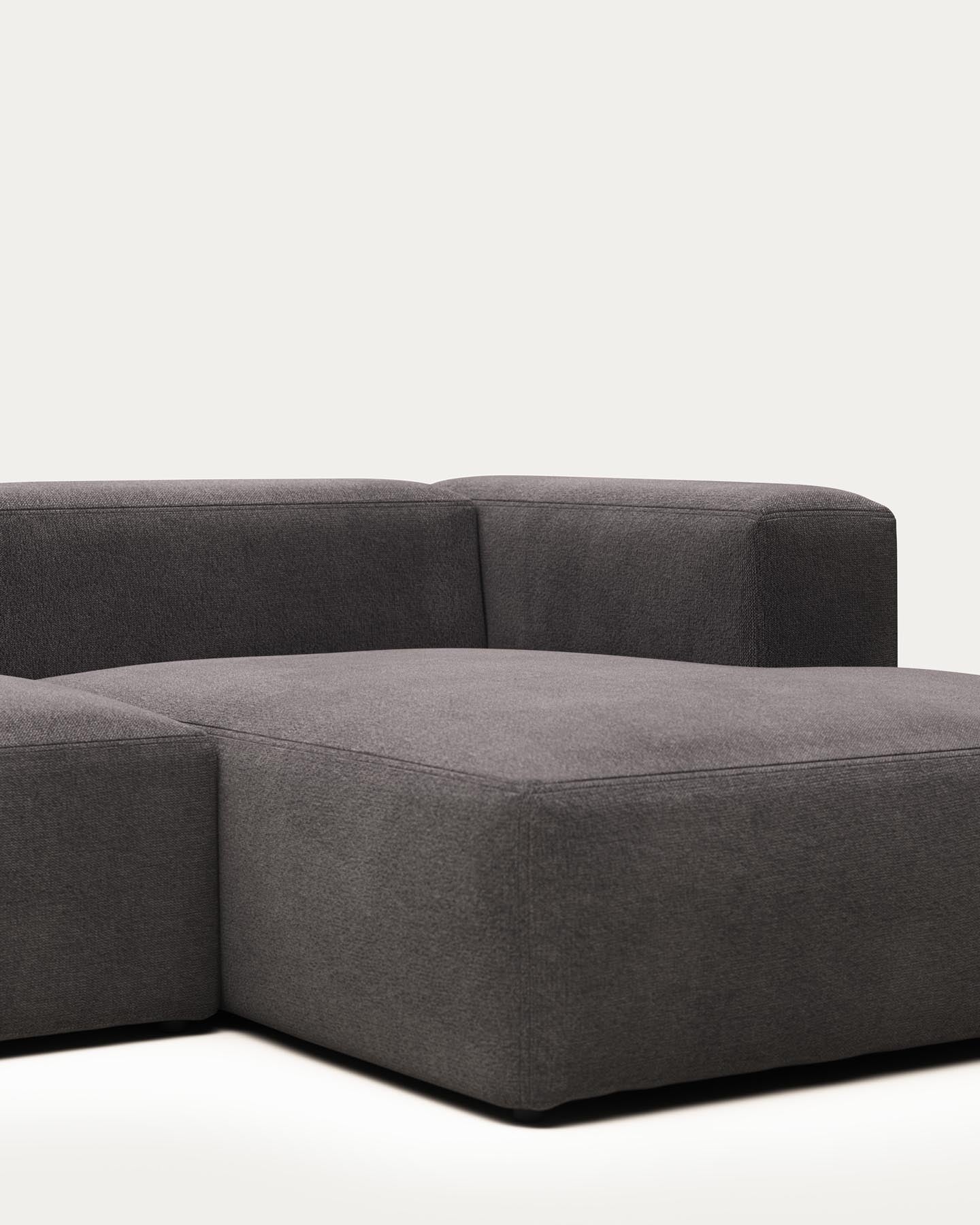 3-Sitzer-Sofa Blok mit Chaiselongue rechts, schwer entflammbar mit grauer Chenille, 300 cm in Grau präsentiert im Onlineshop von KAQTU Design AG. 3er Sofa ist von Kave Home