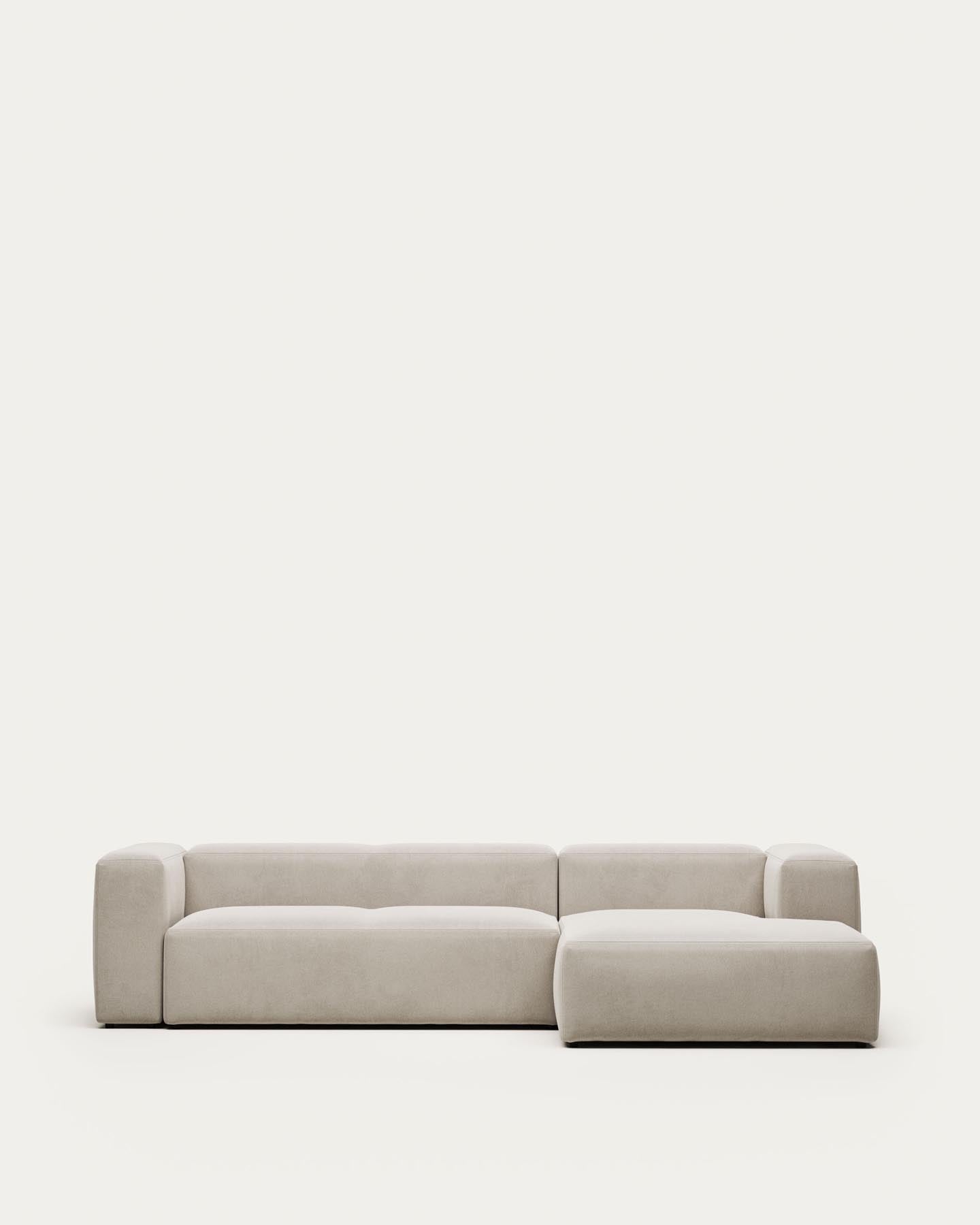 3-Sitzer-Sofa Blok mit Chaiselongue rechts, schwer entflammbar mit weisser Chenille, 300 cm in Grau präsentiert im Onlineshop von KAQTU Design AG. 3er Sofa ist von Kave Home
