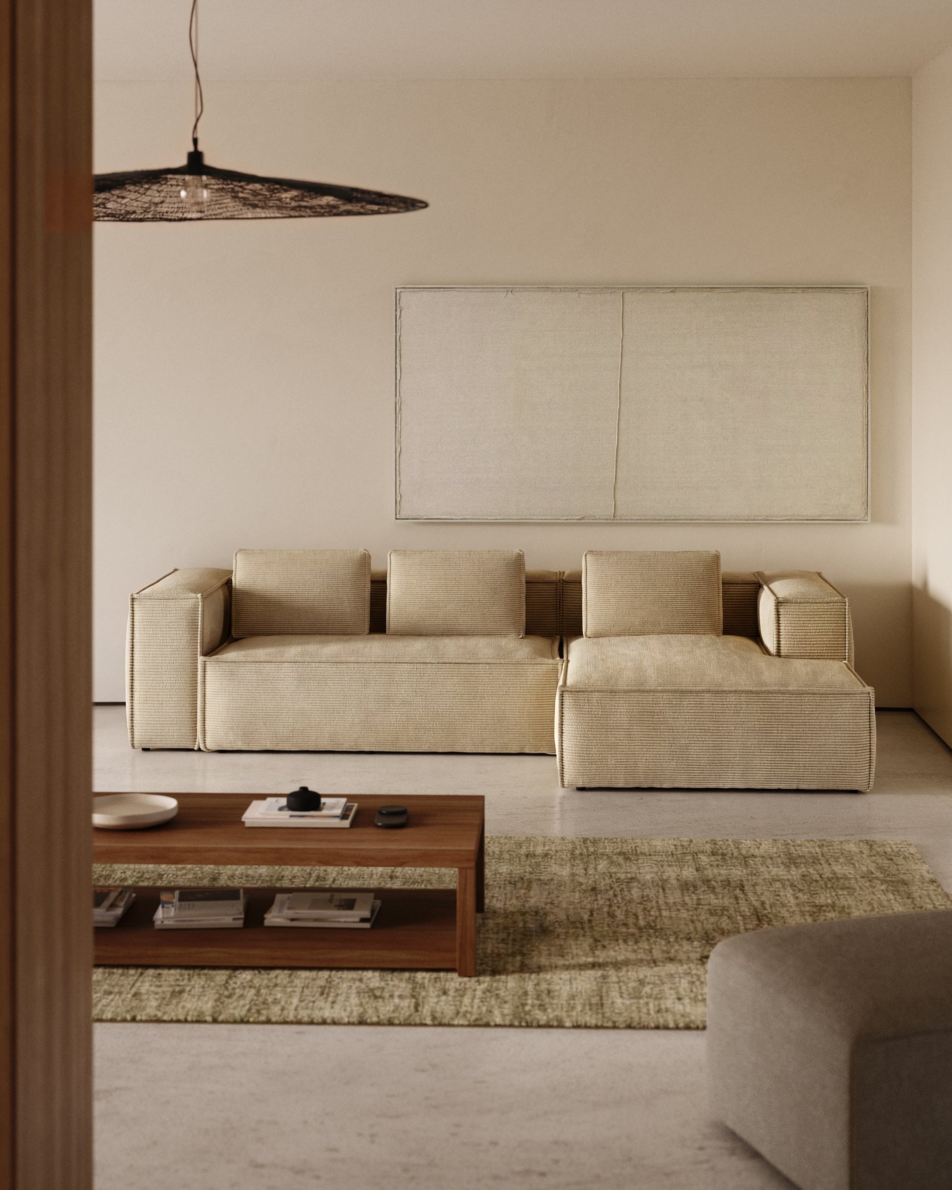 Elegantes 3-Sitzer-Sofa Blok in Naturfarbe mit Chaiselongue rechts, gefertigt aus dickem Cord und FSC-zertifiziertem Material.