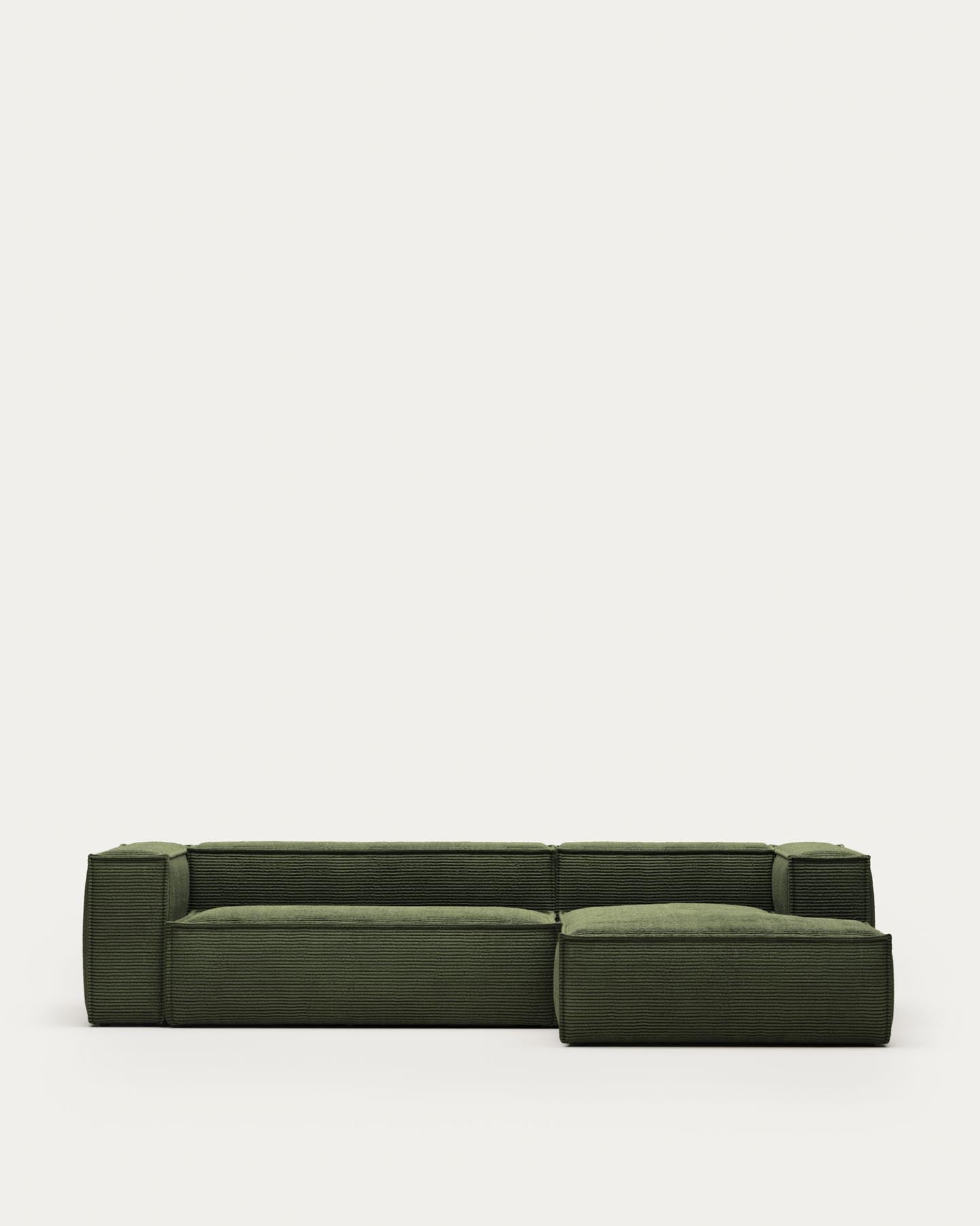 3-Sitzer-Sofa Blok mit Chaiselongue rechts, schwer entflammbar mit dickem, grünen Cord, 300 cm in Grün präsentiert im Onlineshop von KAQTU Design AG. 3er Sofa ist von Kave Home