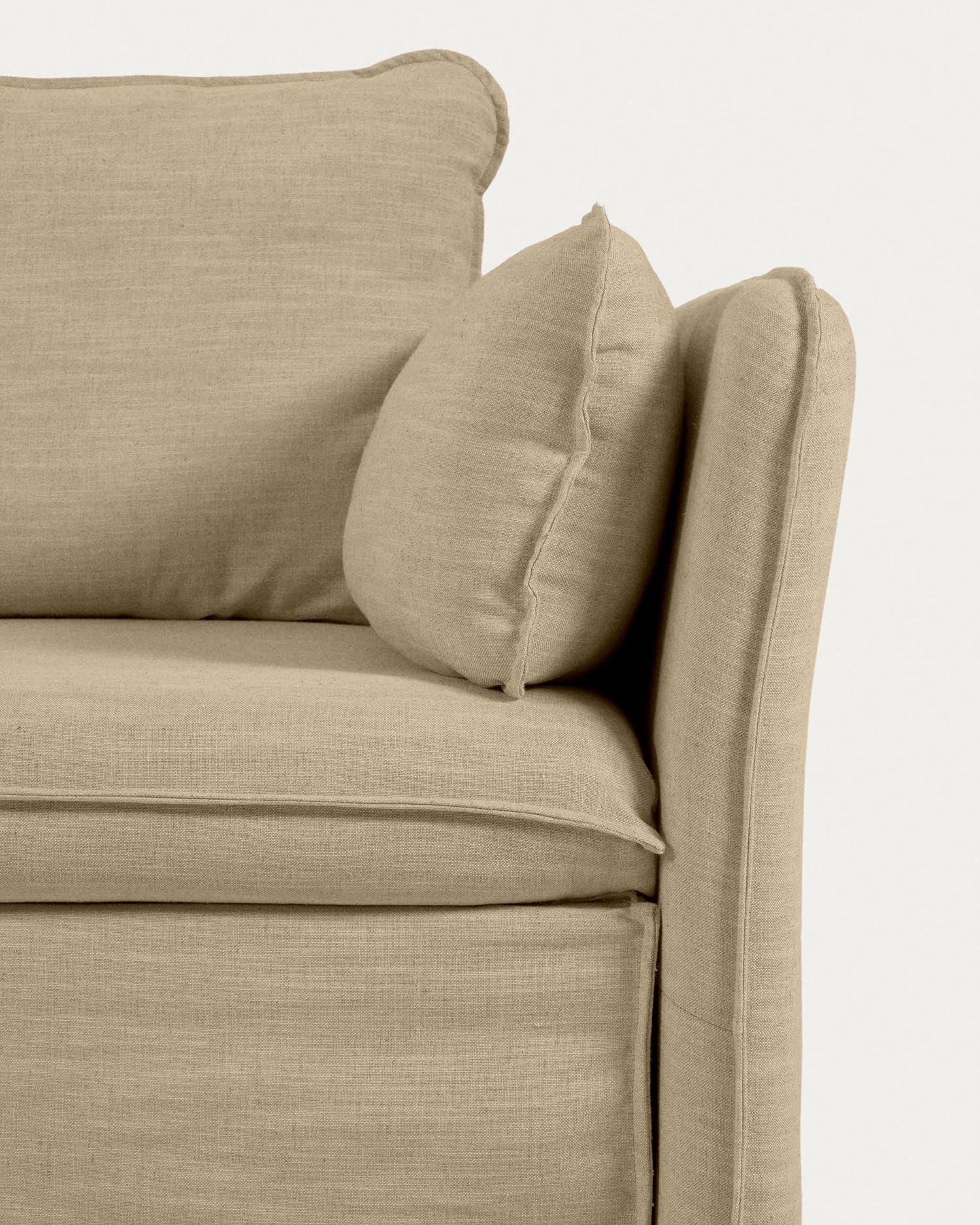 Das Tanit Schlafsofa in Beige vereint stilvolles Design mit Funktionalität. Massive Buchenholzbeine und atmungsaktiver Leinenstoff sorgen für Komfort und Nachhaltigkeit.