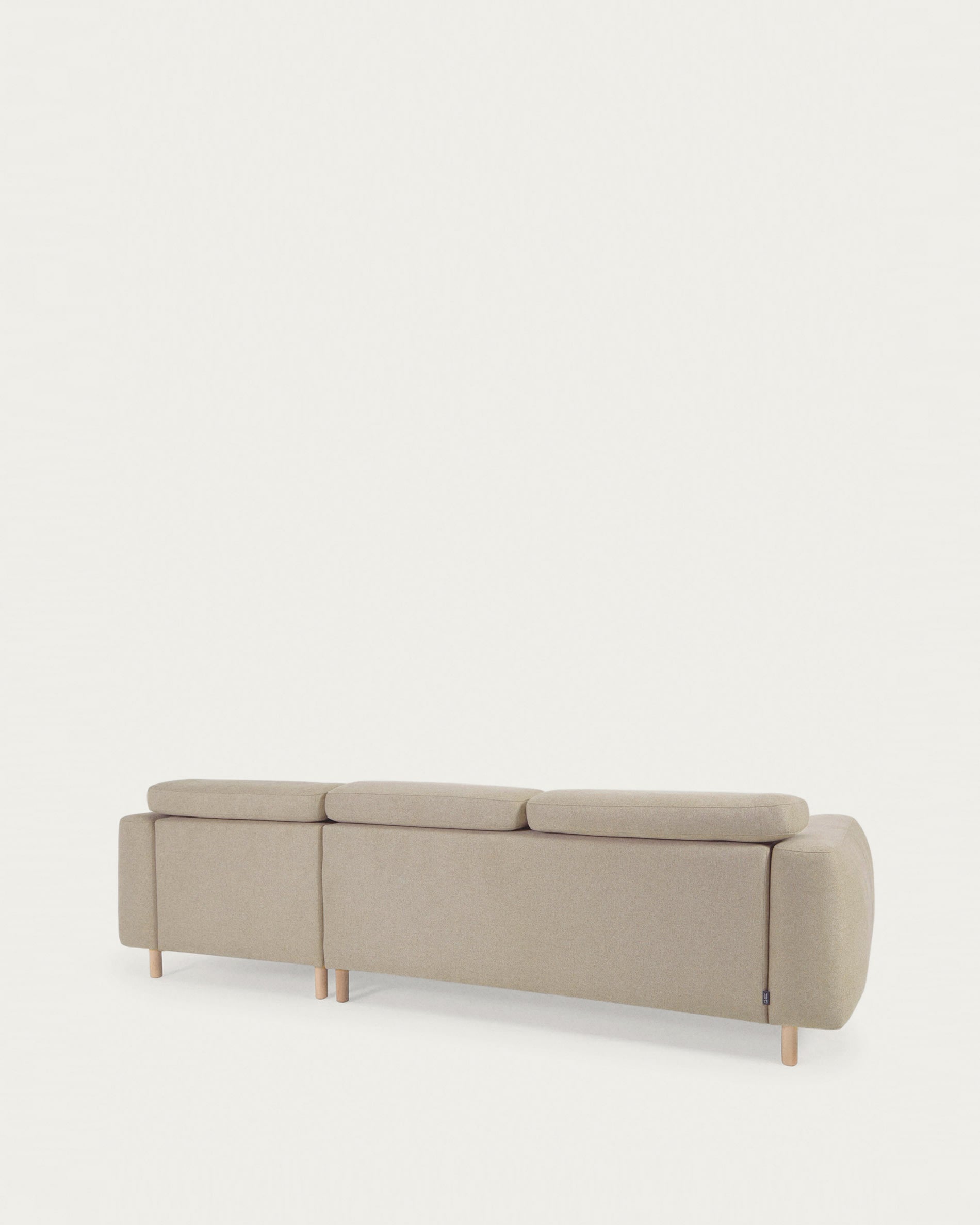 Genießen Sie Komfort und Eleganz mit dem Singa 3-Sitzer Sofa. Verstellbare Kopfstützen, ausziehbare Sitze und nachhaltige Materialien vereinen sich in diesem Design.