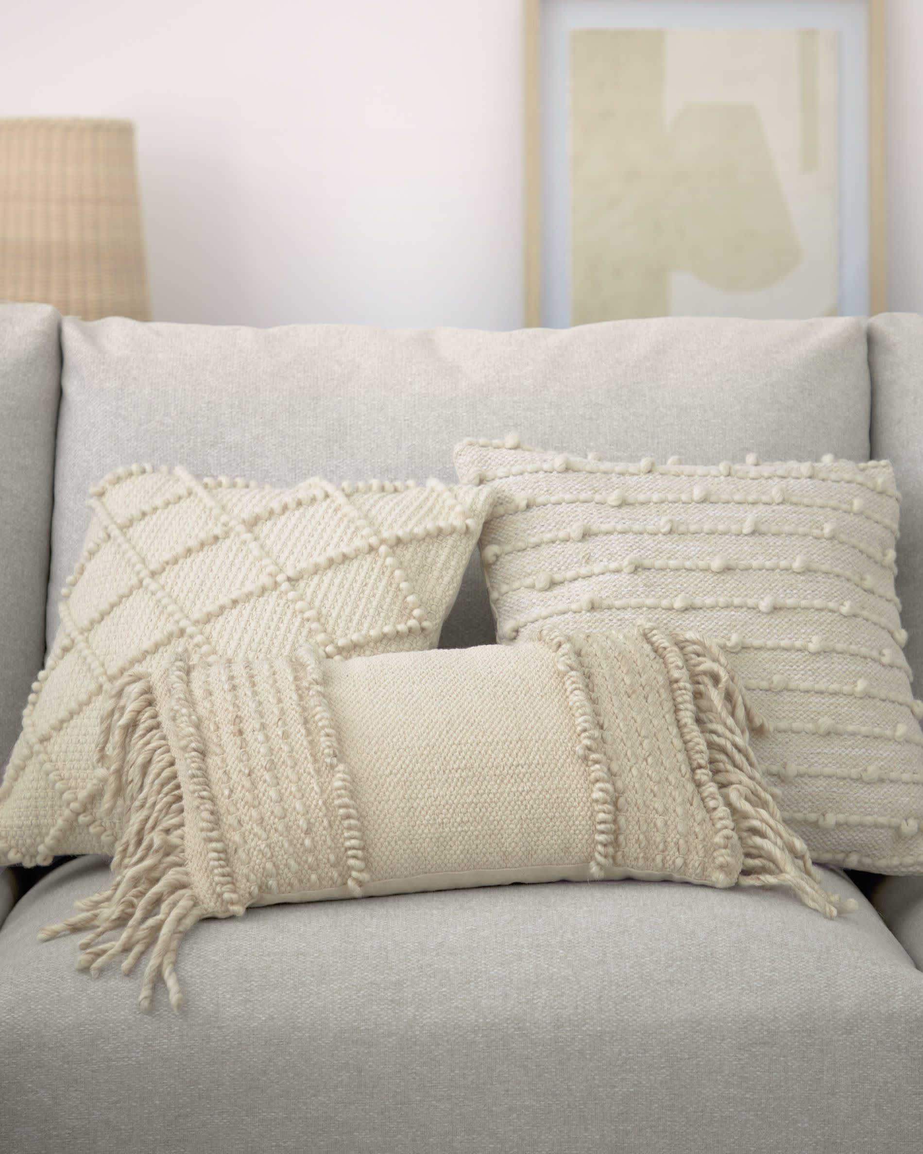 Erleben Sie das stilvolle Galene 4-Sitzer Ecksofa in Beige von Kave Home. Ideal für gesellige Abende und umweltbewusste Einrichtung.