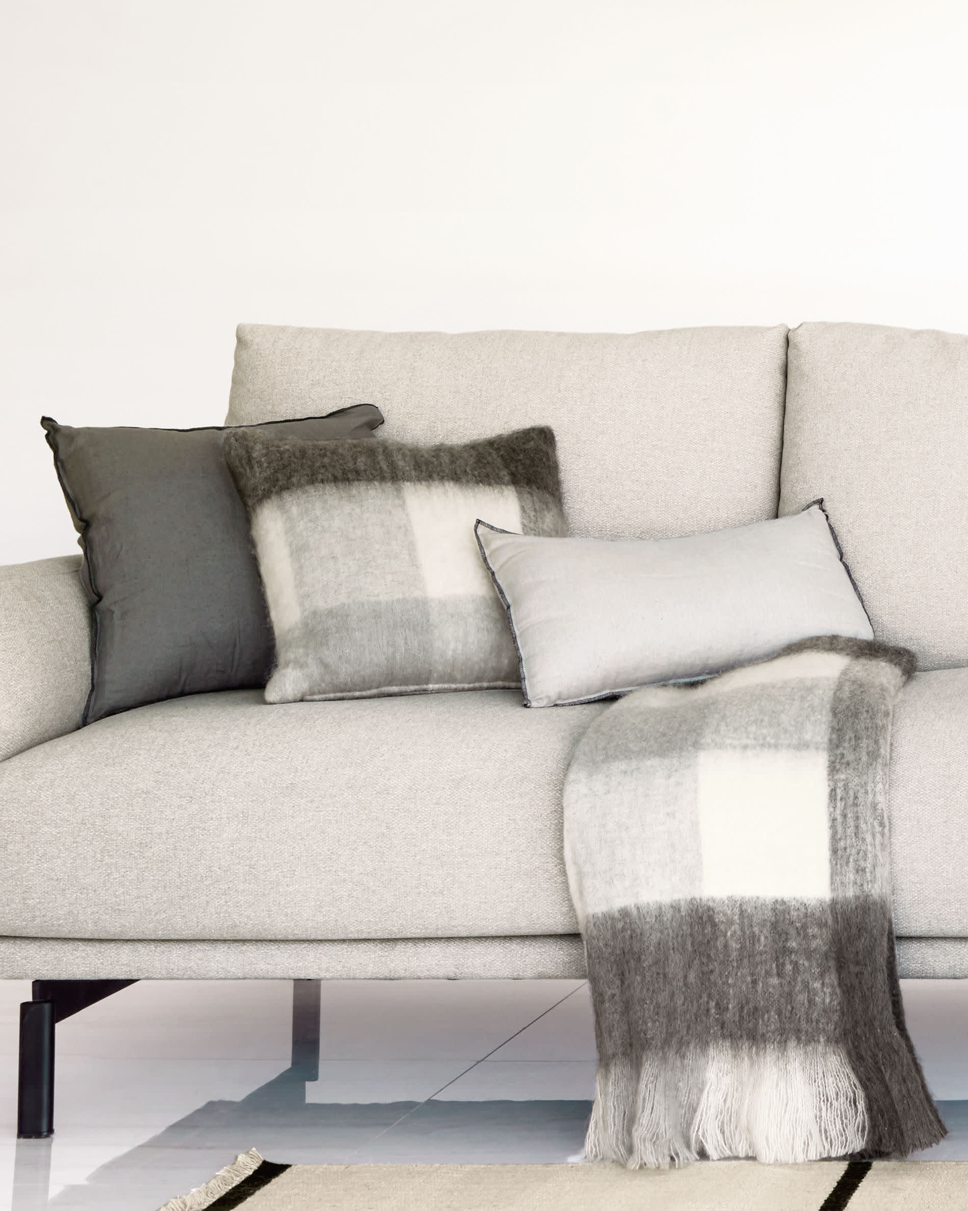 Entdecken Sie das elegante Galene 4-Sitzer Sofa in Beige von Kave Home. Komfortabel, nachhaltig und perfekt für Ihr Wohnzimmer.