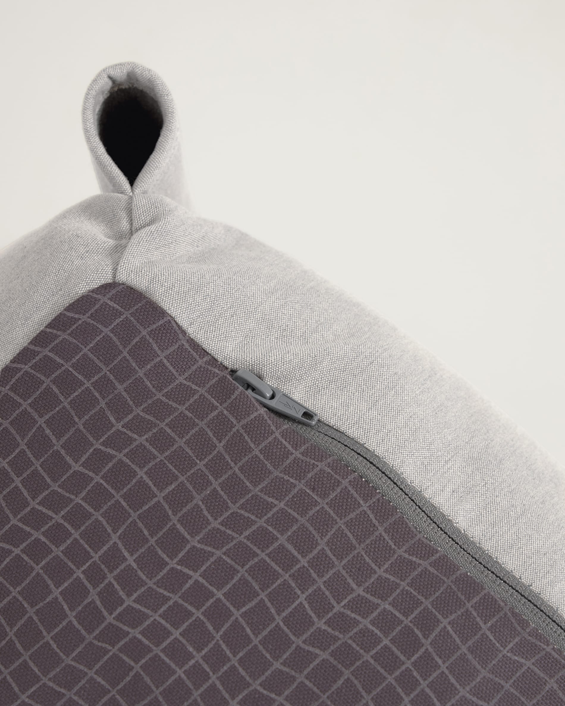 Verwandle deinen Außenbereich mit dem Square Pouf Modularsofa longue von Kave Home. Modernes Design, wetterfest und bequem – ideal für entspannte Momente im Freien!