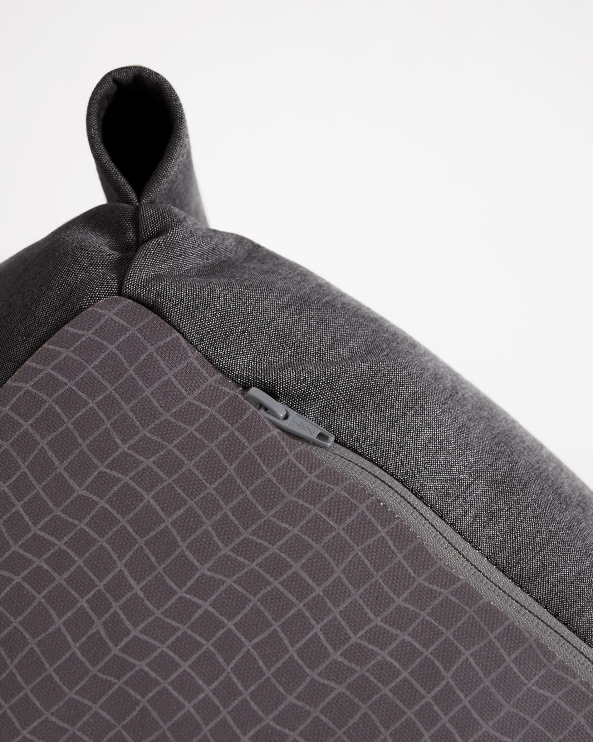 Genießen Sie stilvolle Entspannung im Freien mit dem Square Pouf Modularsofa longue von Kave Home. Robust, wetterfest und modern!