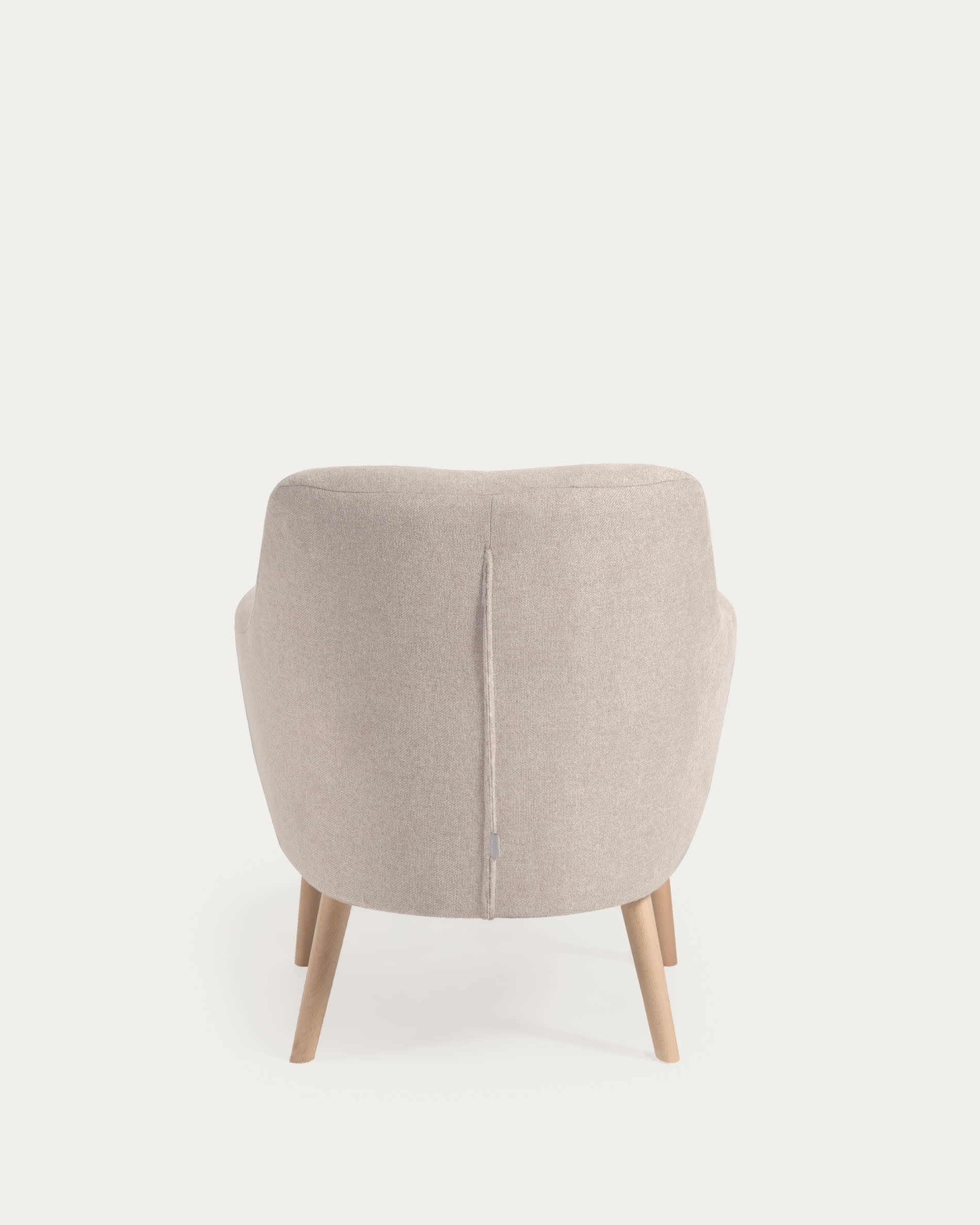 Der Candela Sessel in Beige von Kave Home vereint stilvolles Design und Komfort. Ideal für entspannte Momente in jedem Wohnraum.