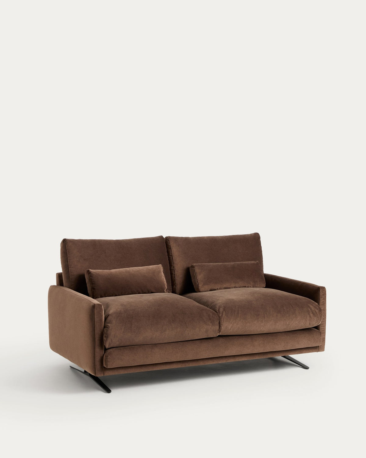 2-Sitzer-Sofa Veliro in schokoladenbraunem Samt mit schwarzen Stahlbeinen, klassische Linienführung, Armlehnen, 180 cm breit.