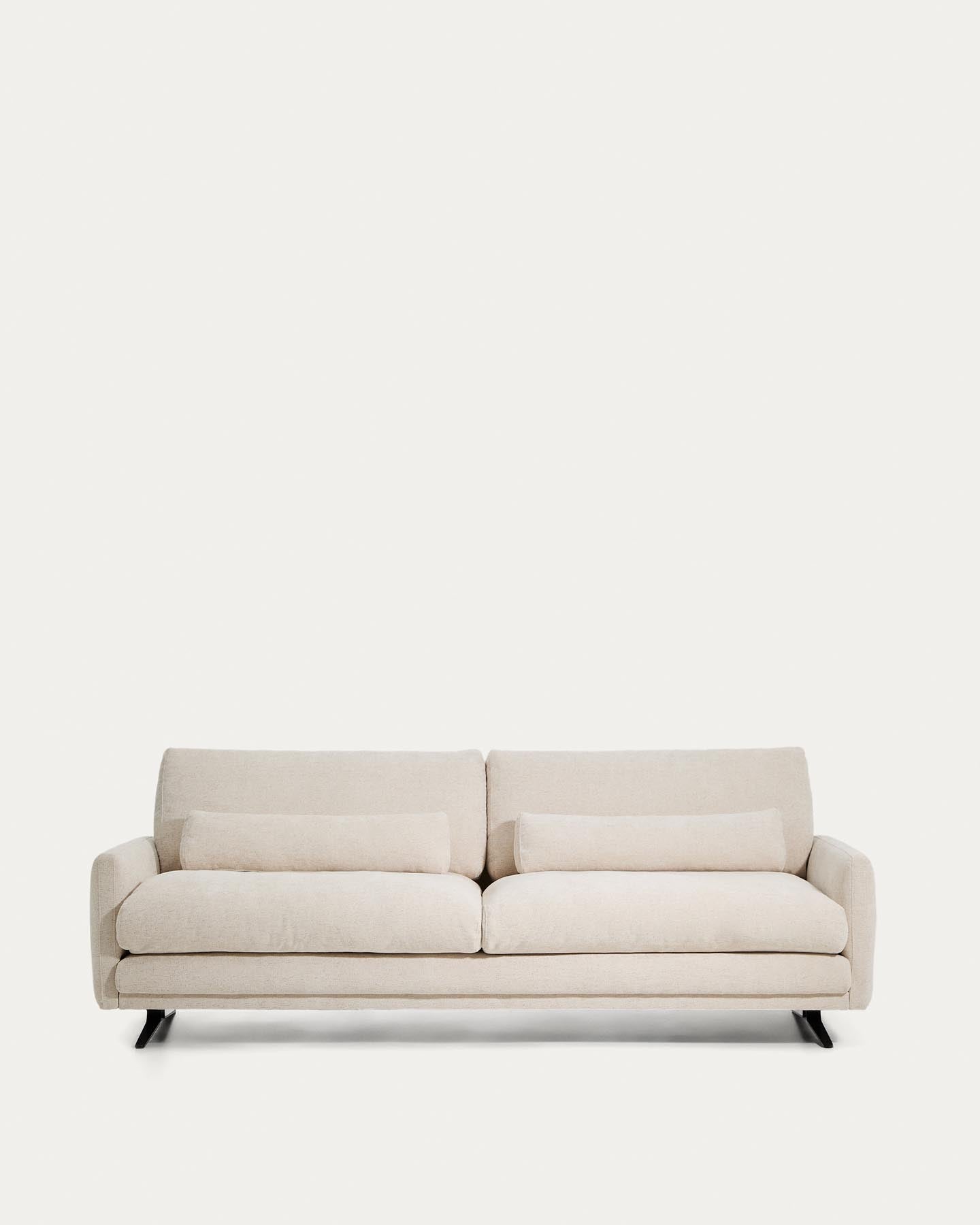 3-Sitzer-Sofa Veliro aus beiger Chenille mit schwarzen Stahlbeinen, 240 cm, FSC Mix Credit in Beige präsentiert im Onlineshop von KAQTU Design AG. 3er Sofa ist von Kave Home