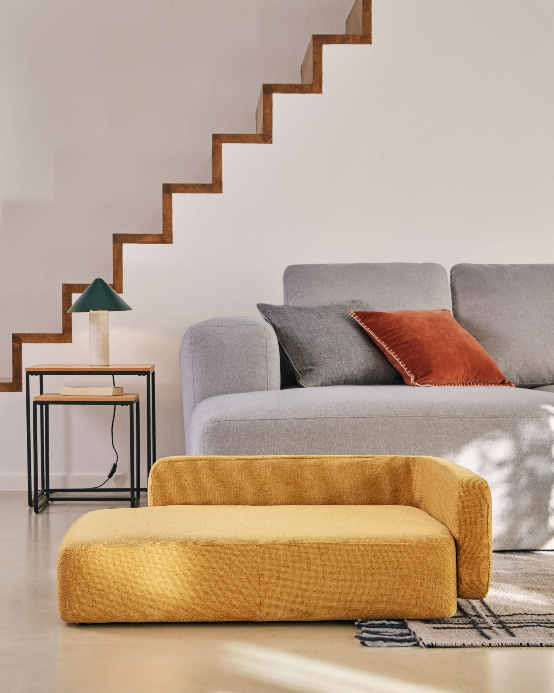 Verleihen Sie Ihrem Haustier mit dem Bowie Bezug in senfgelb (73 x 98 cm) von Kave Home einen stilvollen und komfortablen Rückzugsort!