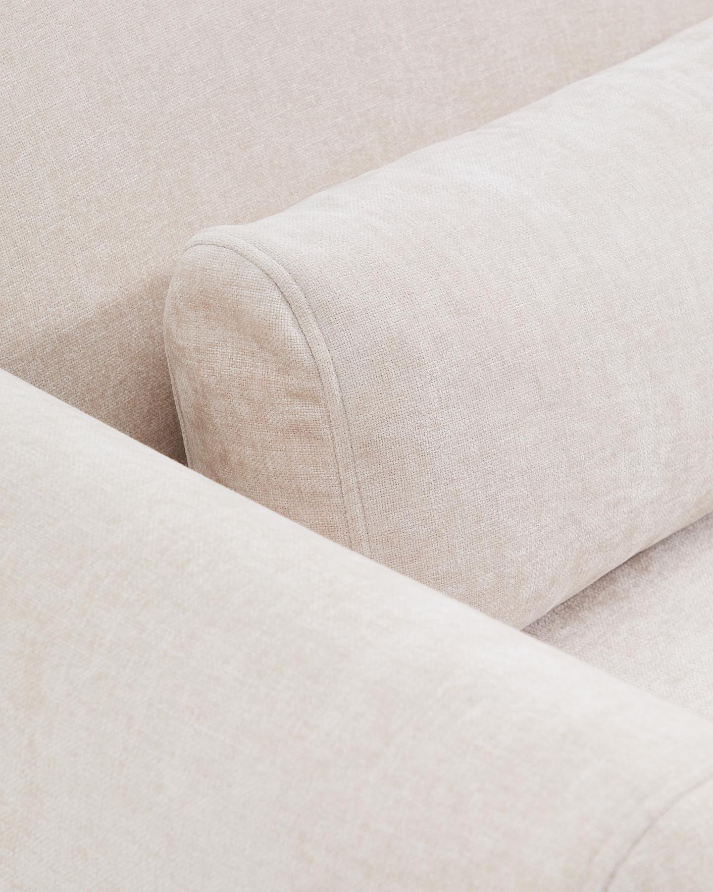 3-Sitzer-Sofa Lares mit elektrisch ausfahrbaren Sitzen und verstellbarer Kopfstütze in beiger Chenille, 255 cm in Beige präsentiert im Onlineshop von KAQTU Design AG. 3er Sofa ist von Kave Home