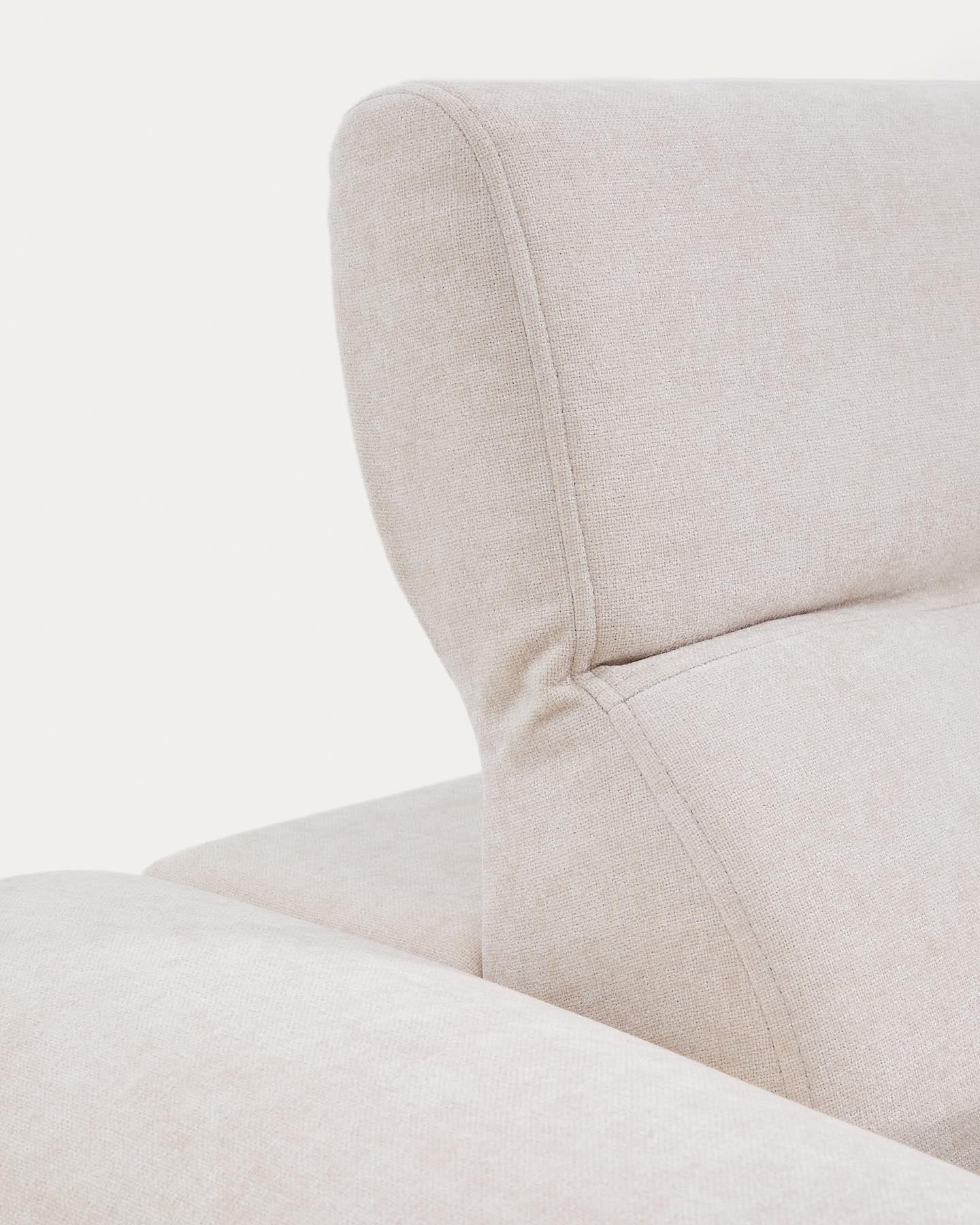 5-Sitzer-Sofa Lares mit elektrisch ausfahrbaren Sitzen und verstellbarer Kopfstütze in beiger Chenille, 335 cm in Beige präsentiert im Onlineshop von KAQTU Design AG. 5er Sofa ist von Kave Home