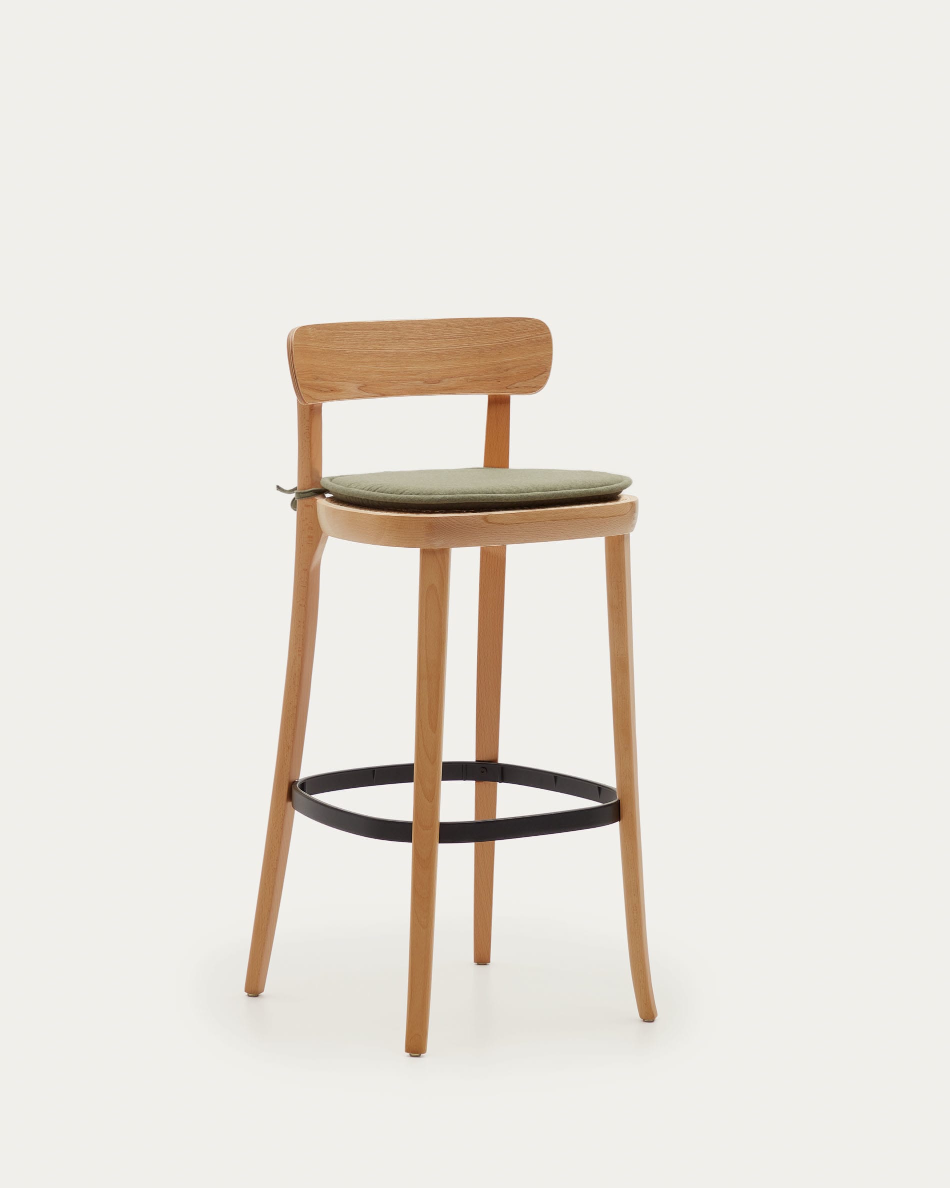 Das Kissen für Stuhl Romane in Grün (43 x 43 cm) von Kave Home kombiniert elegantes Design mit optimalem Sitzkomfort. Perfekt für jeden Essbereich!