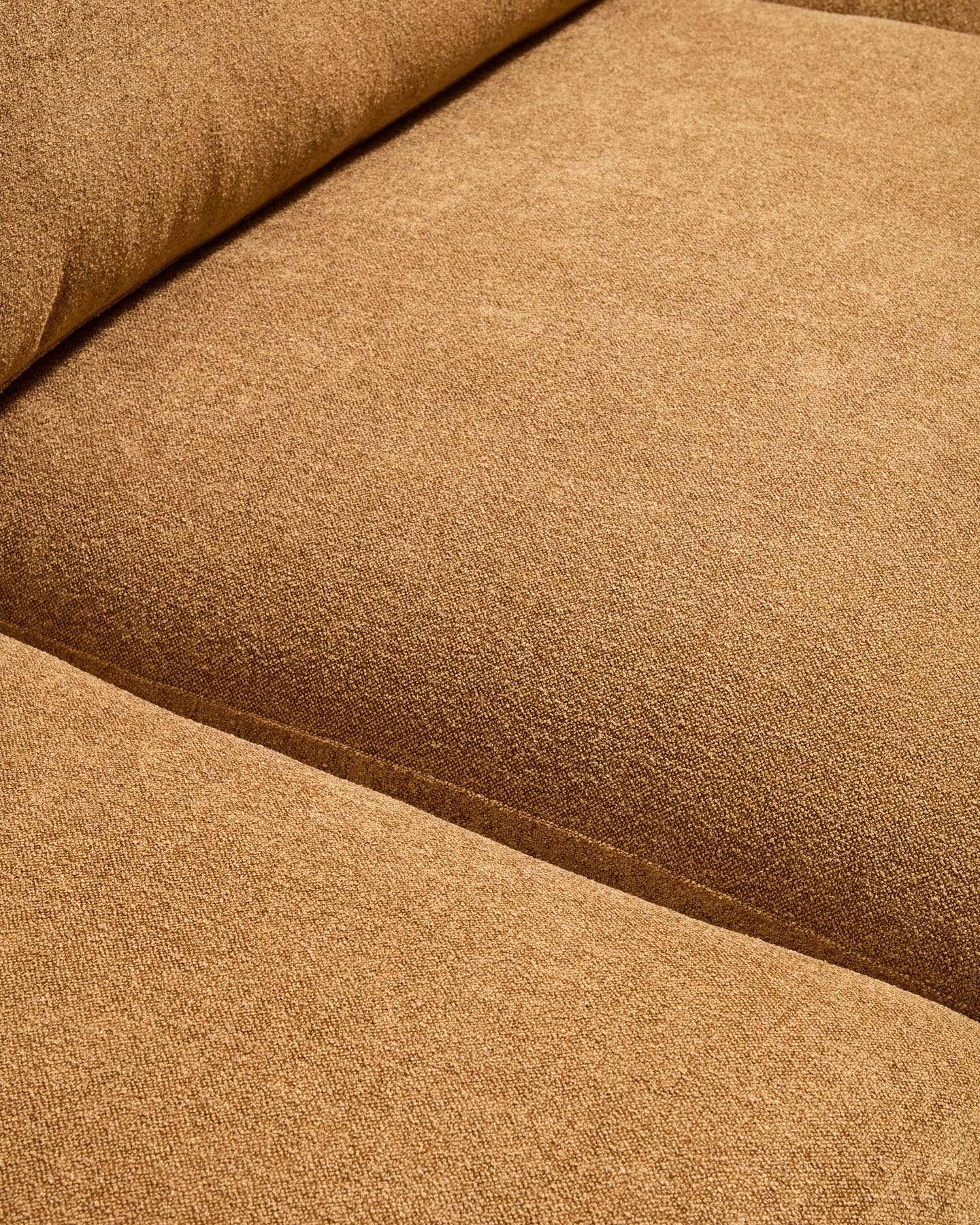 5-Sitzer-Ecksofa Gala mit Randmodul rechts aus senfgelbem Microbouclé, FSC Mix Credit, 300 x 225 cm in Senfgelb präsentiert im Onlineshop von KAQTU Design AG. L-Sofa rechts ist von Kave Home