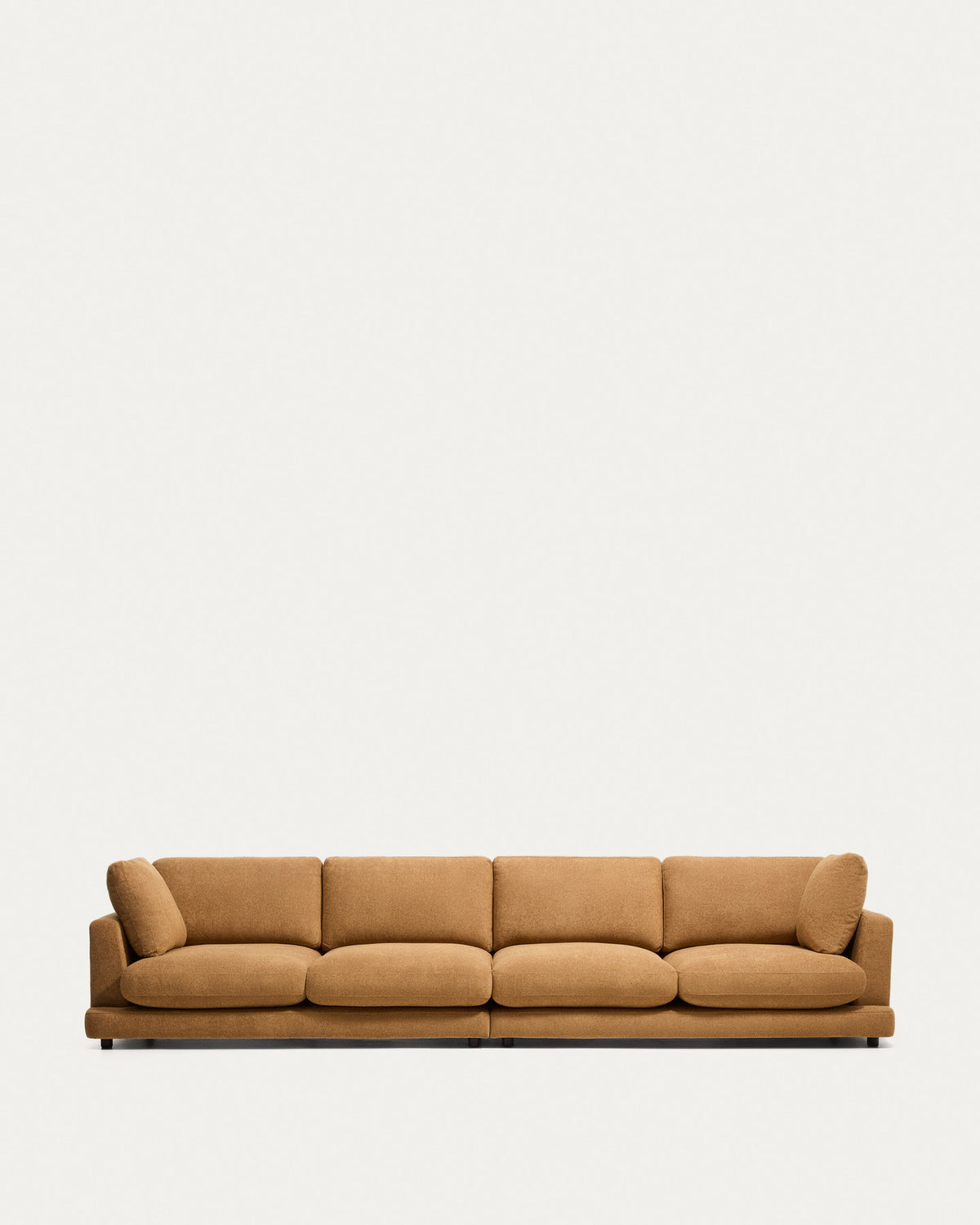 6-Sitzer-Sofa Gala aus senfgelbem Microbouclé, FSC Mix Credit, 390 cm in Beige präsentiert im Onlineshop von KAQTU Design AG. 5er Sofa ist von Kave Home